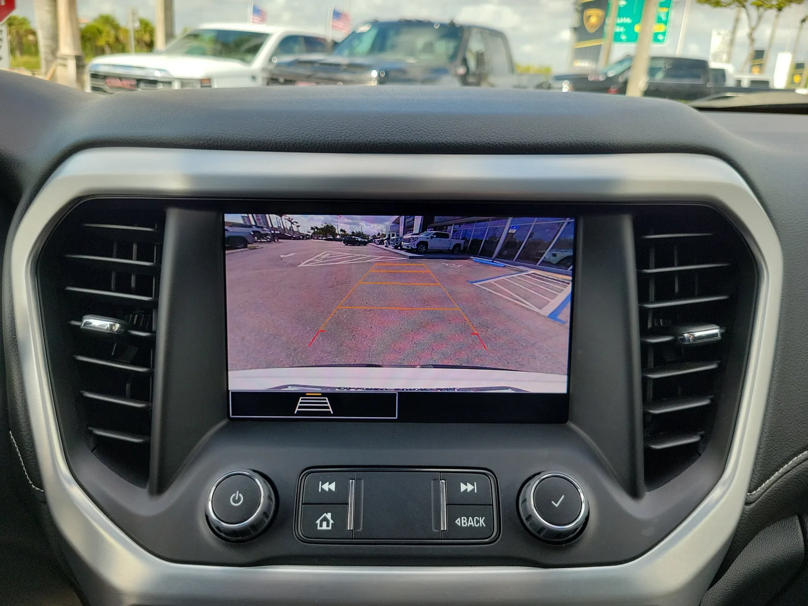 2023 GMC Acadia SLE photo 10