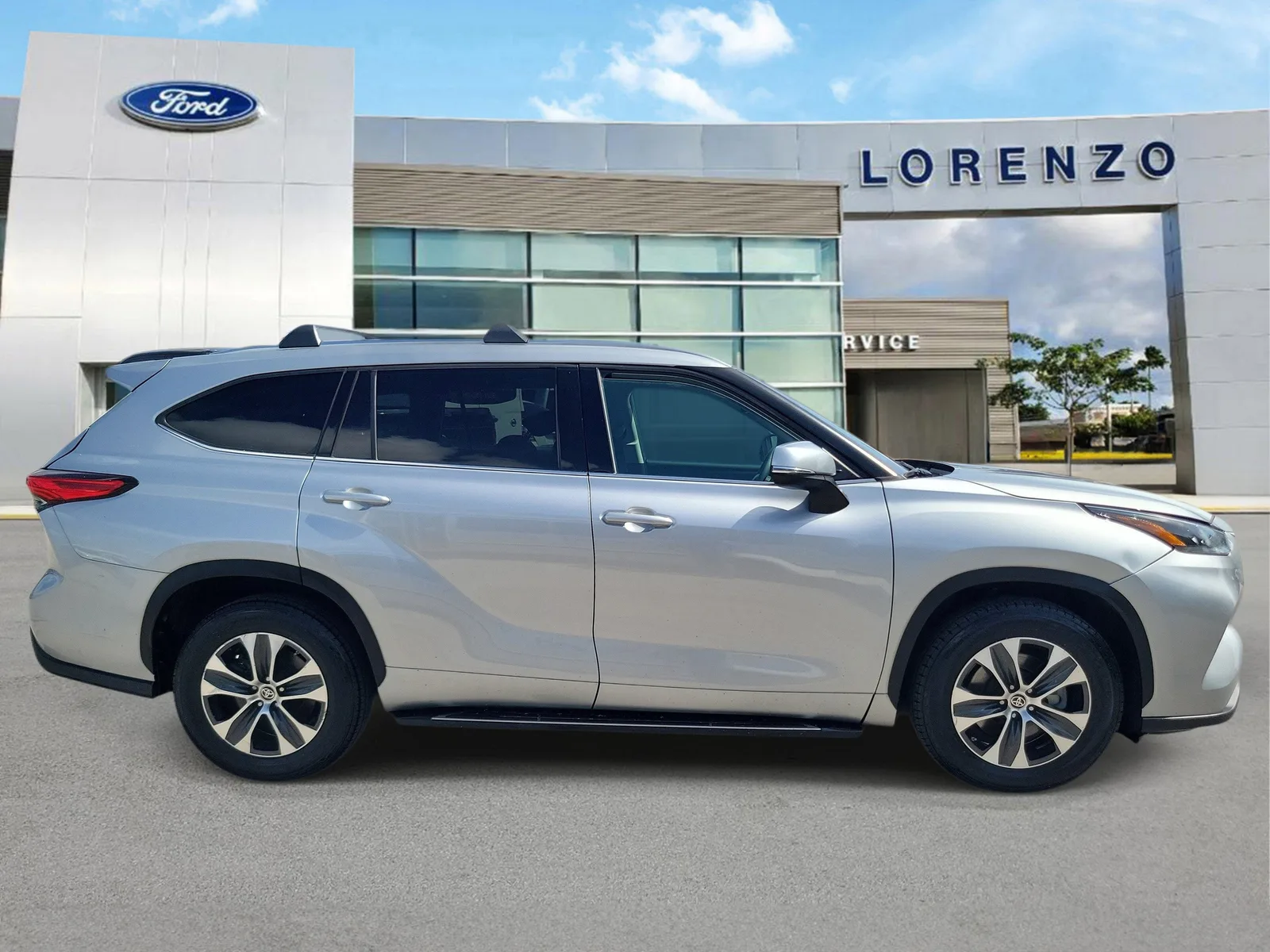 2021 Toyota Highlander XLE photo 4