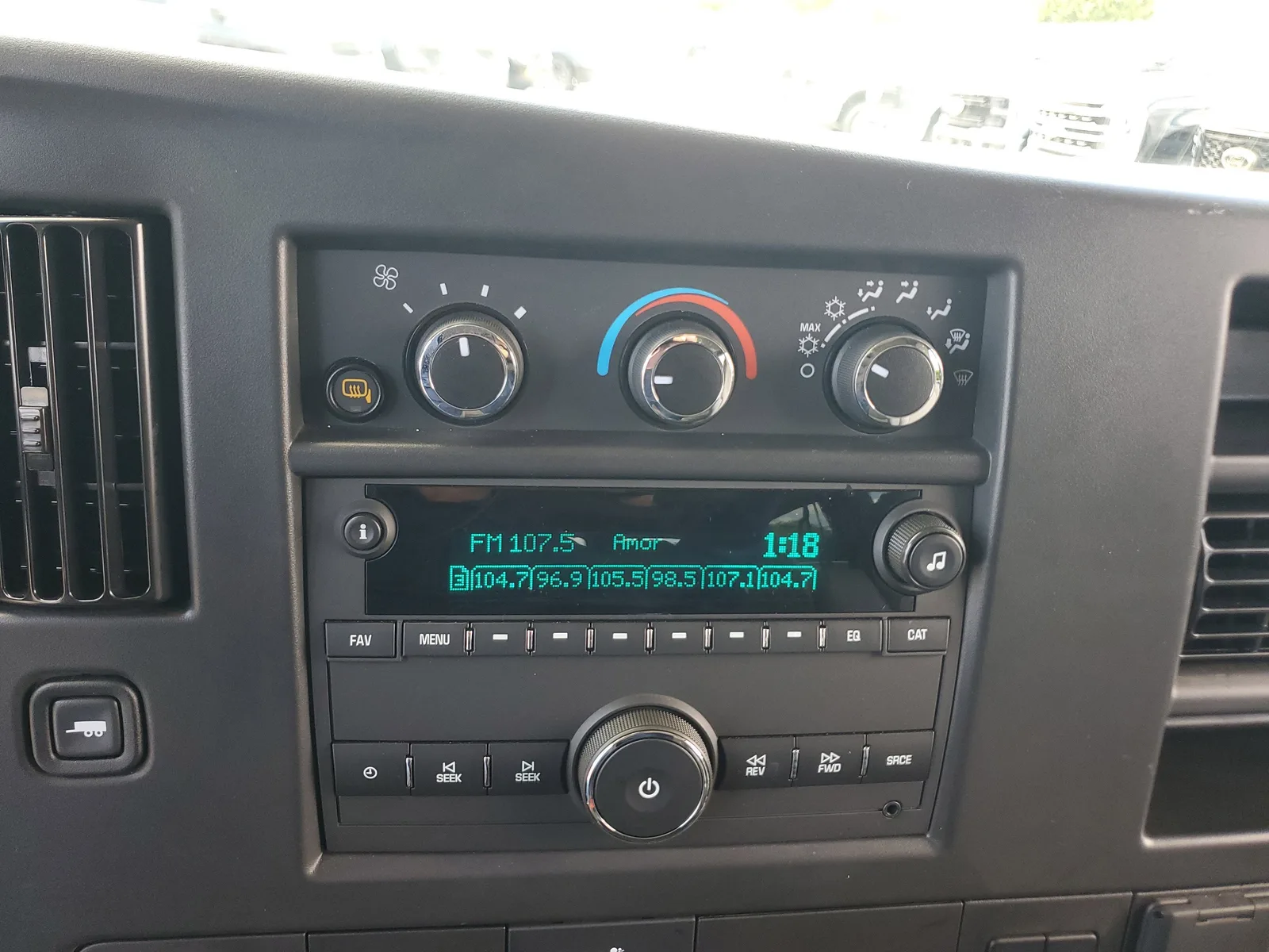 2025 Chevrolet Express Passenger LT photo 22
