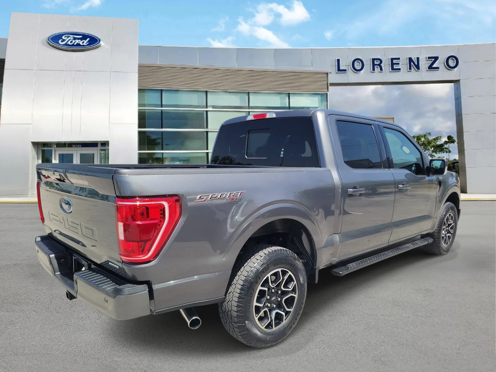 2023 Ford F-150 XLT 4WD photo 5