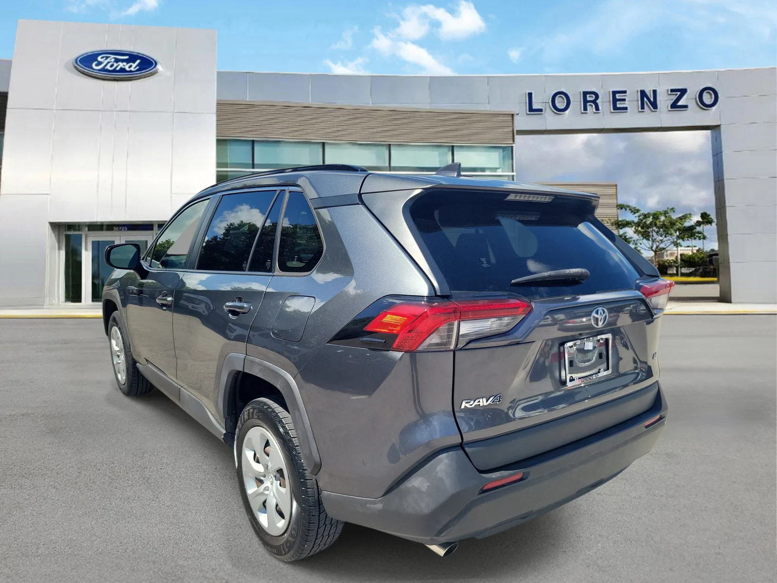 2019 Toyota RAV4 LE photo 7