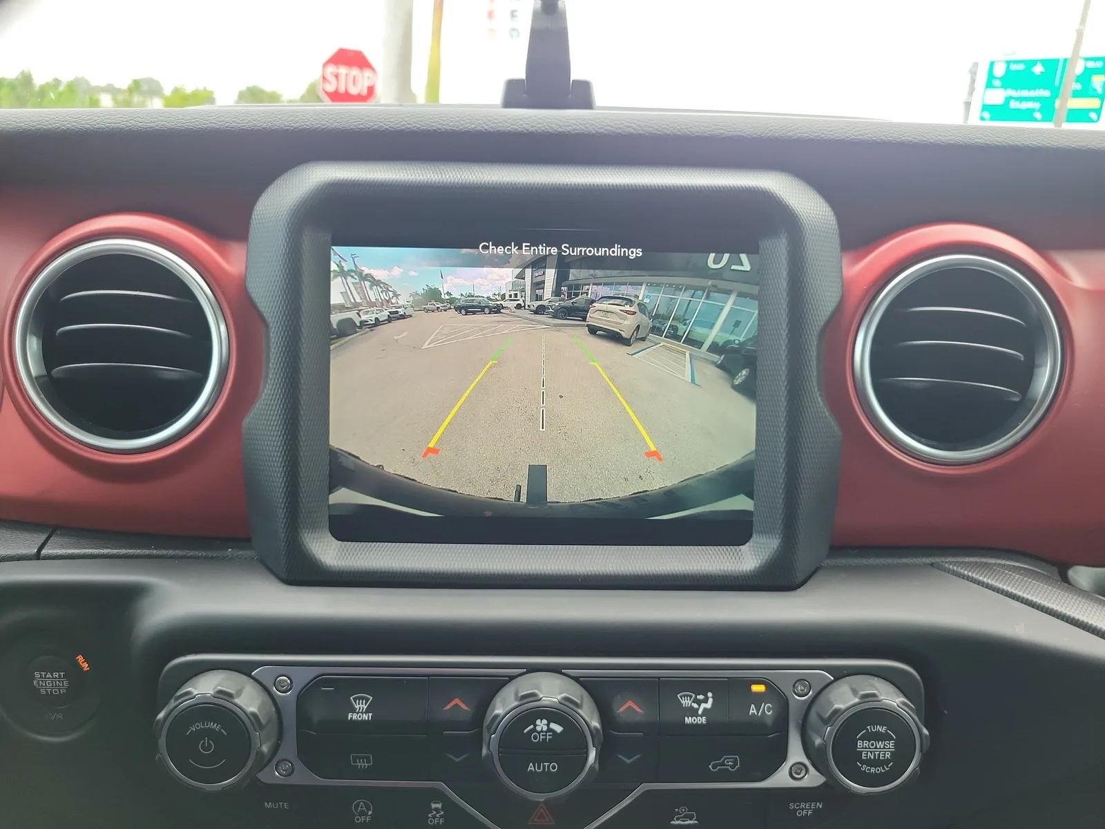 2023 Jeep Wrangler Rubicon photo 10