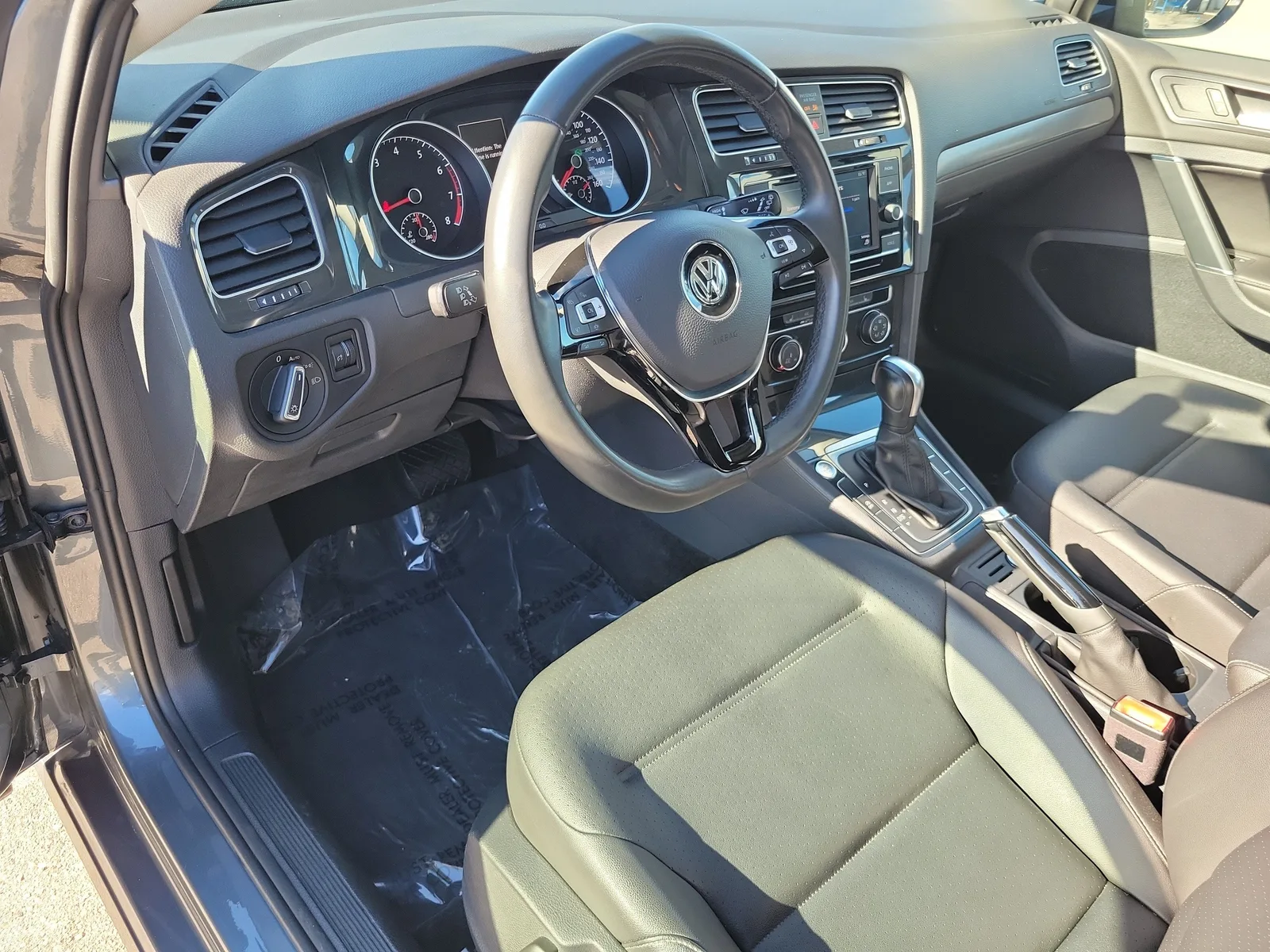 2020 Volkswagen Golf TSI photo 8