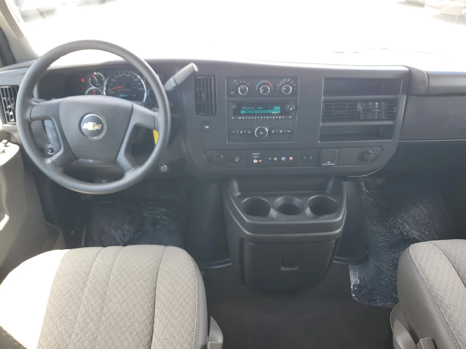 2025 Chevrolet Express Passenger LT photo 16
