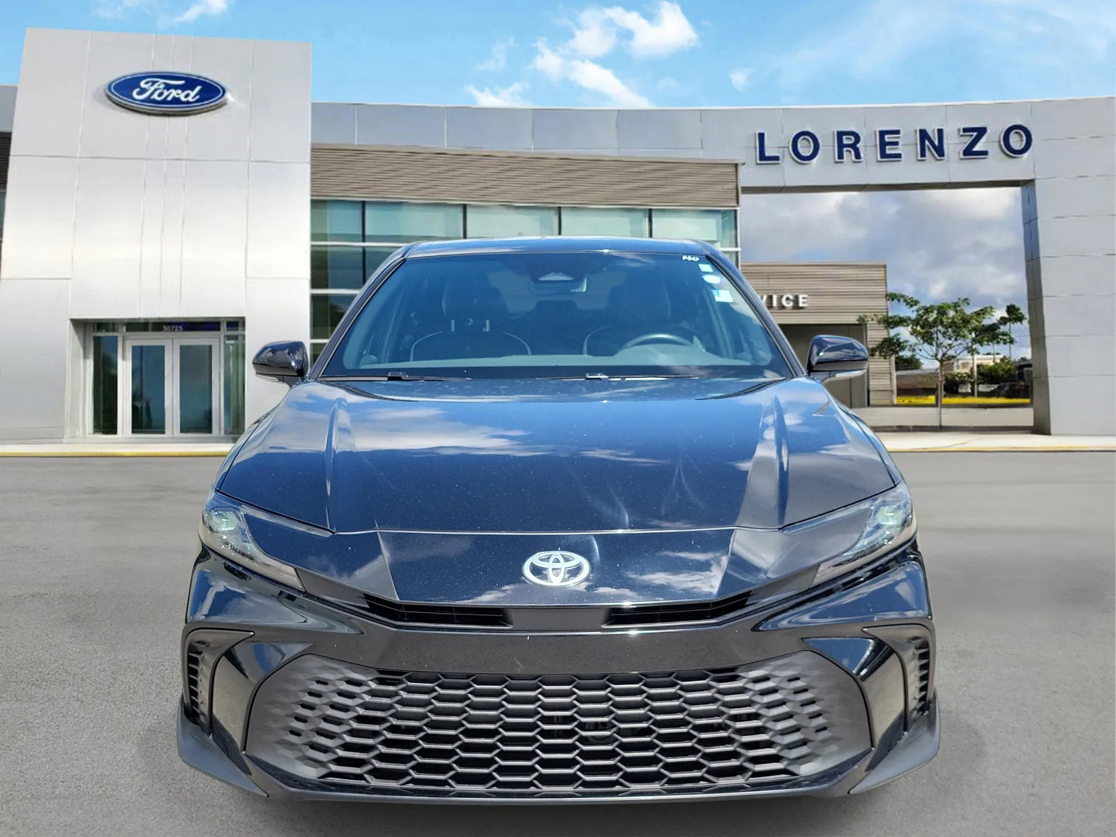 2026 Toyota Camry SE photo 2