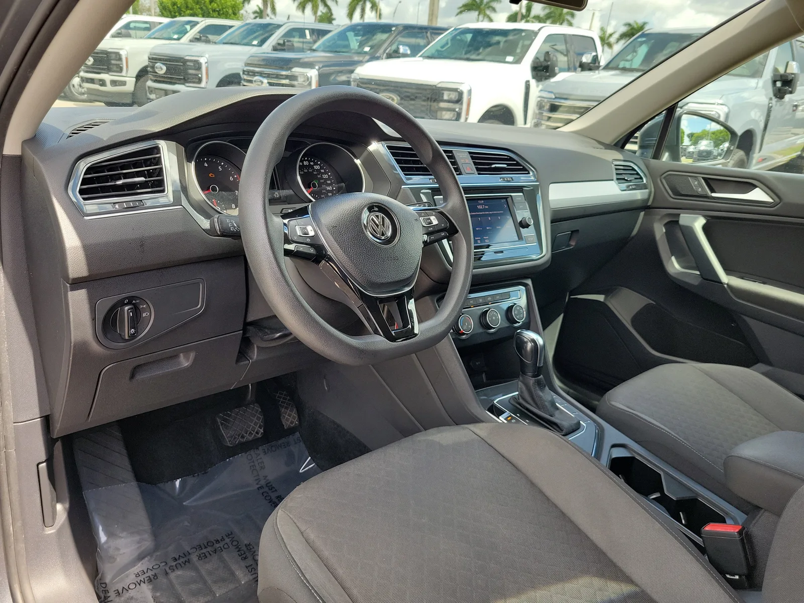2019 Volkswagen Tiguan S photo 9