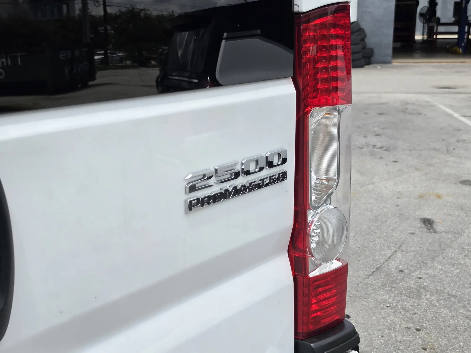 2025 RAM ProMaster Cargo Van Tradesman photo 26