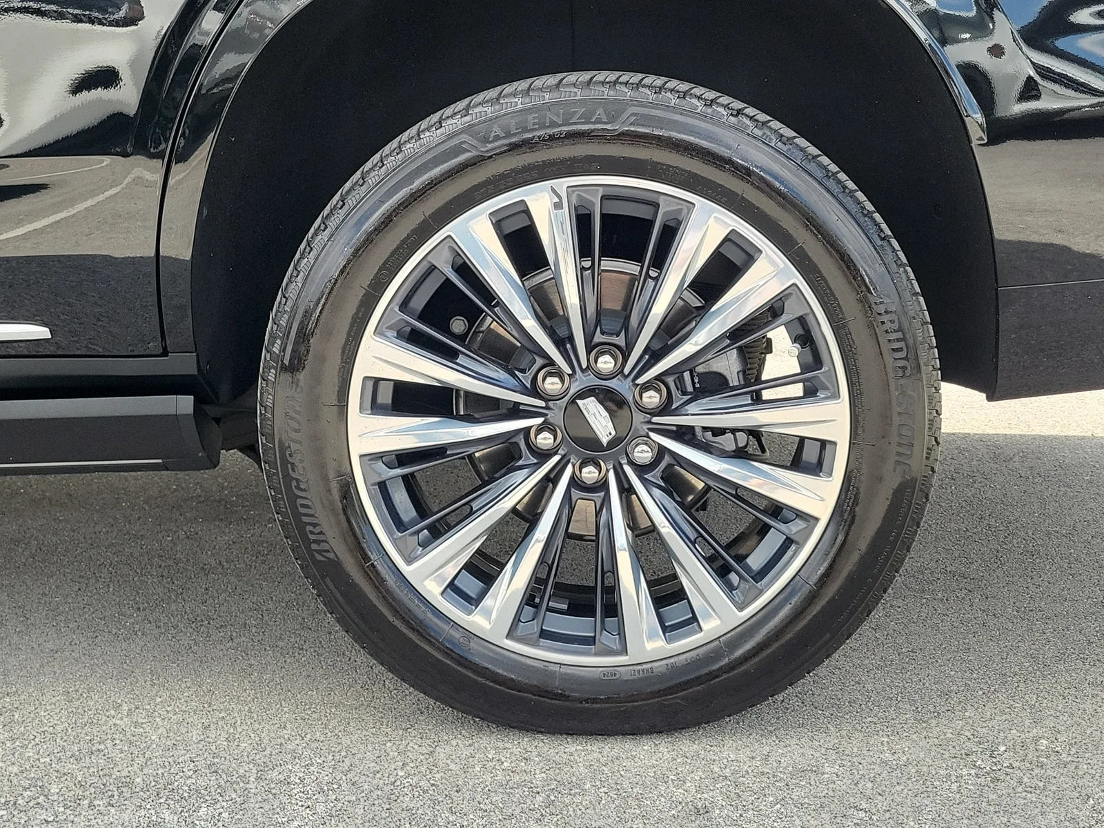 2025 Cadillac Escalade 4WD Premium Luxury photo 32