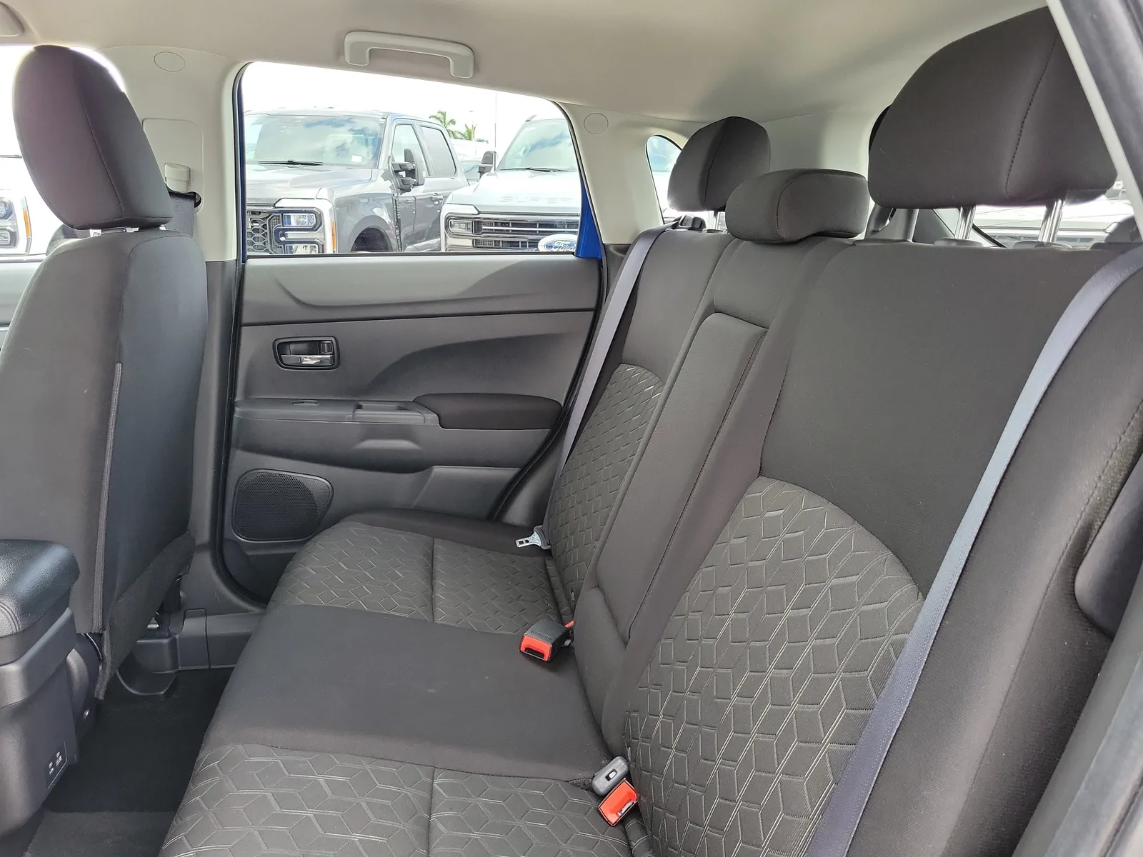 2025 Mitsubishi Outlander Sport LE photo 13