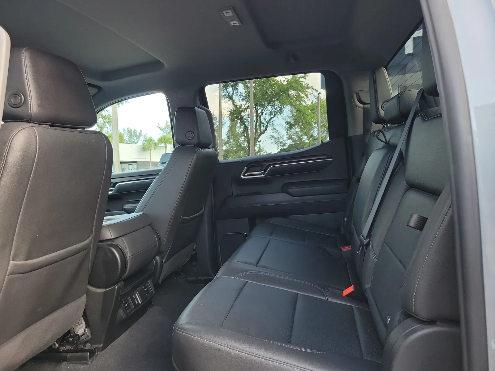 2024 GMC Sierra 1500 SLT photo 11