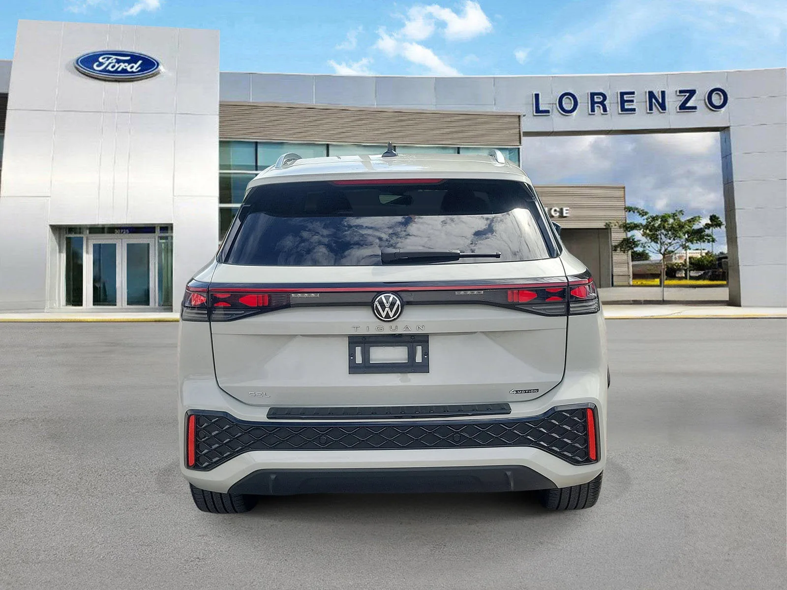 2025 Volkswagen Tiguan SEL R-Line photo 6
