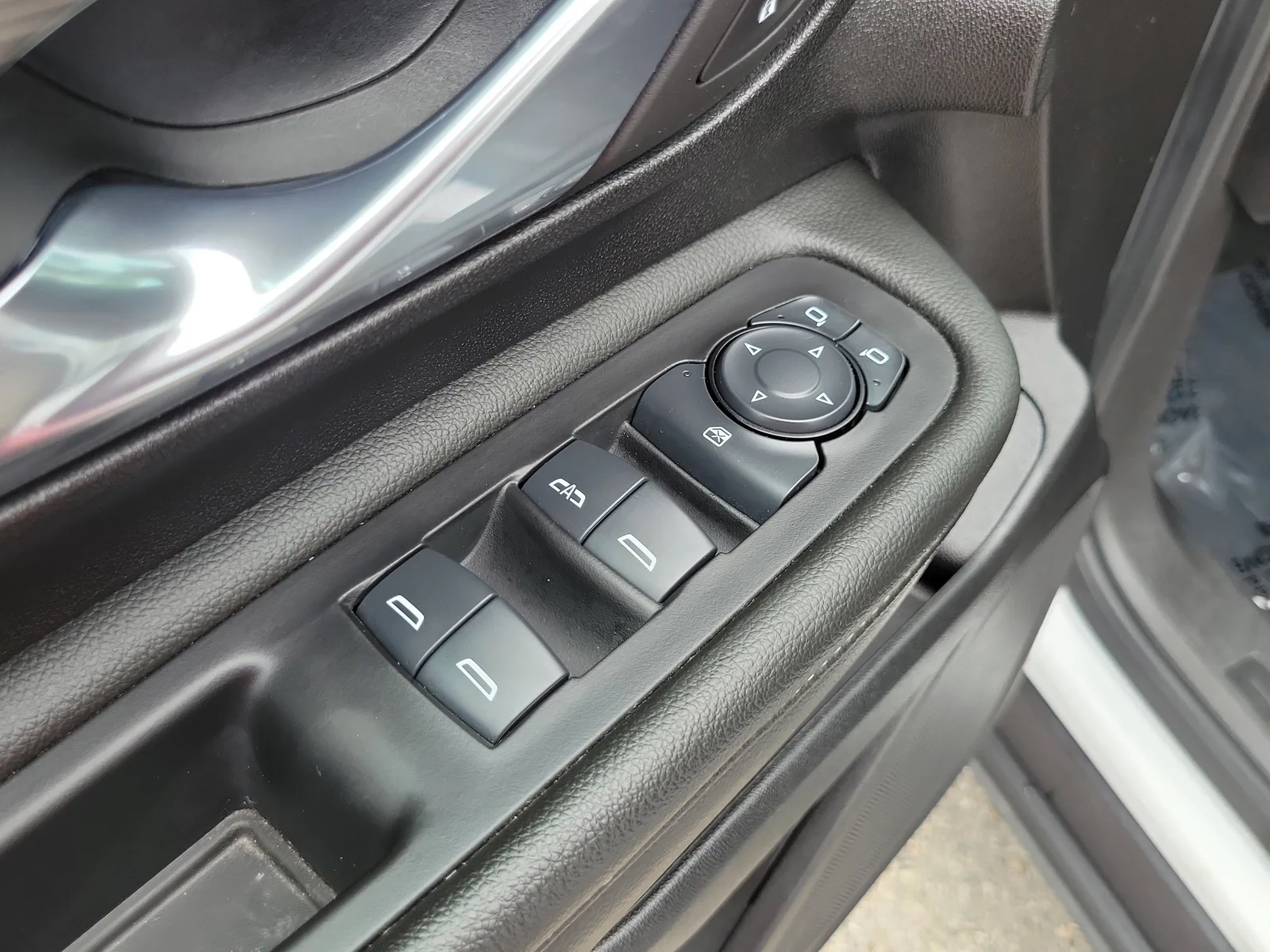 2024 GMC Terrain SLE photo 24