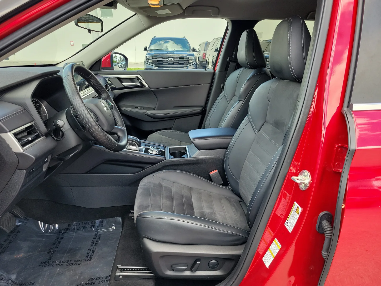 2024 Mitsubishi Outlander SE photo 11
