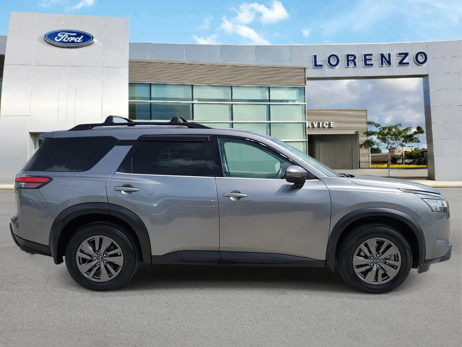 2022 Nissan Pathfinder SV photo 4