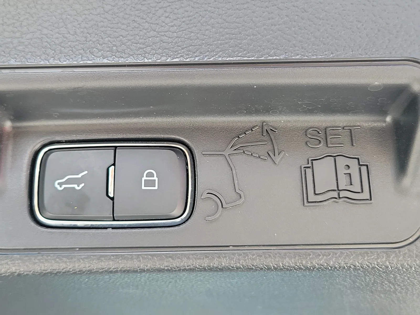 2025 Ford Explorer ST photo 16
