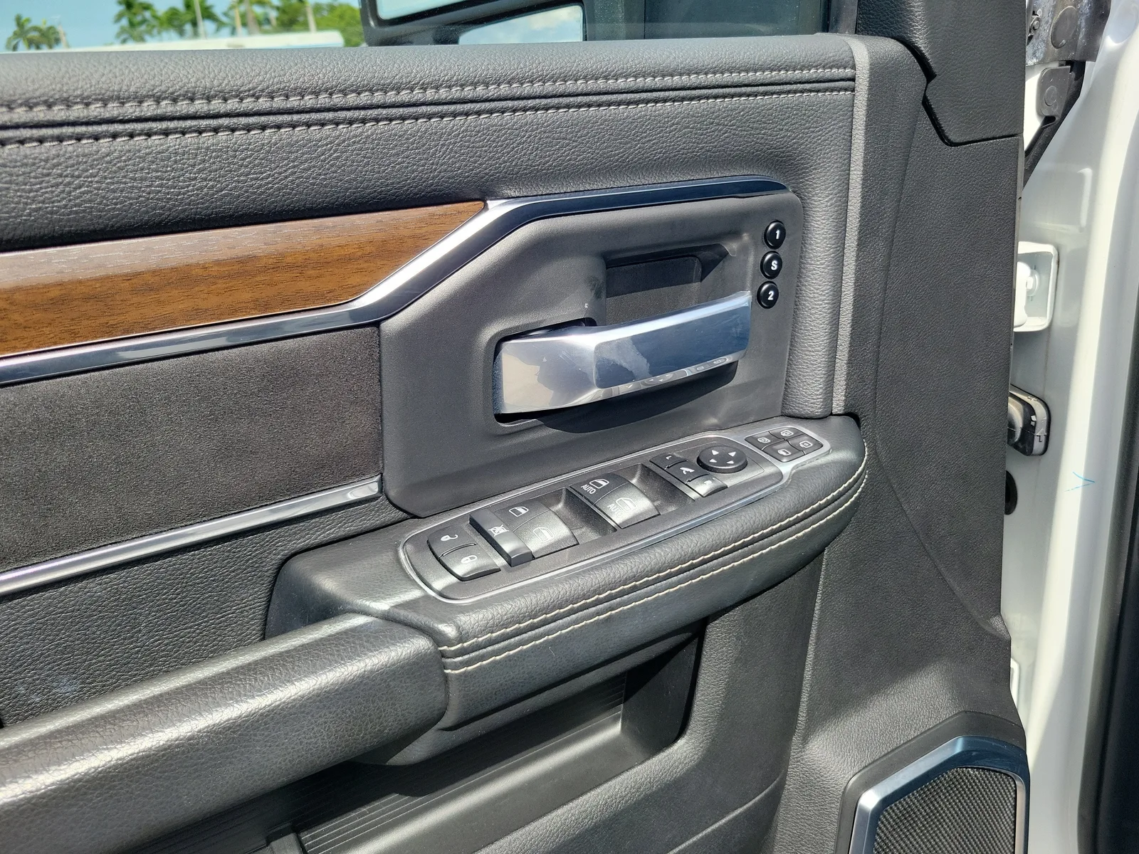 2024 RAM 2500 Laramie 4WD Diesel photo 27