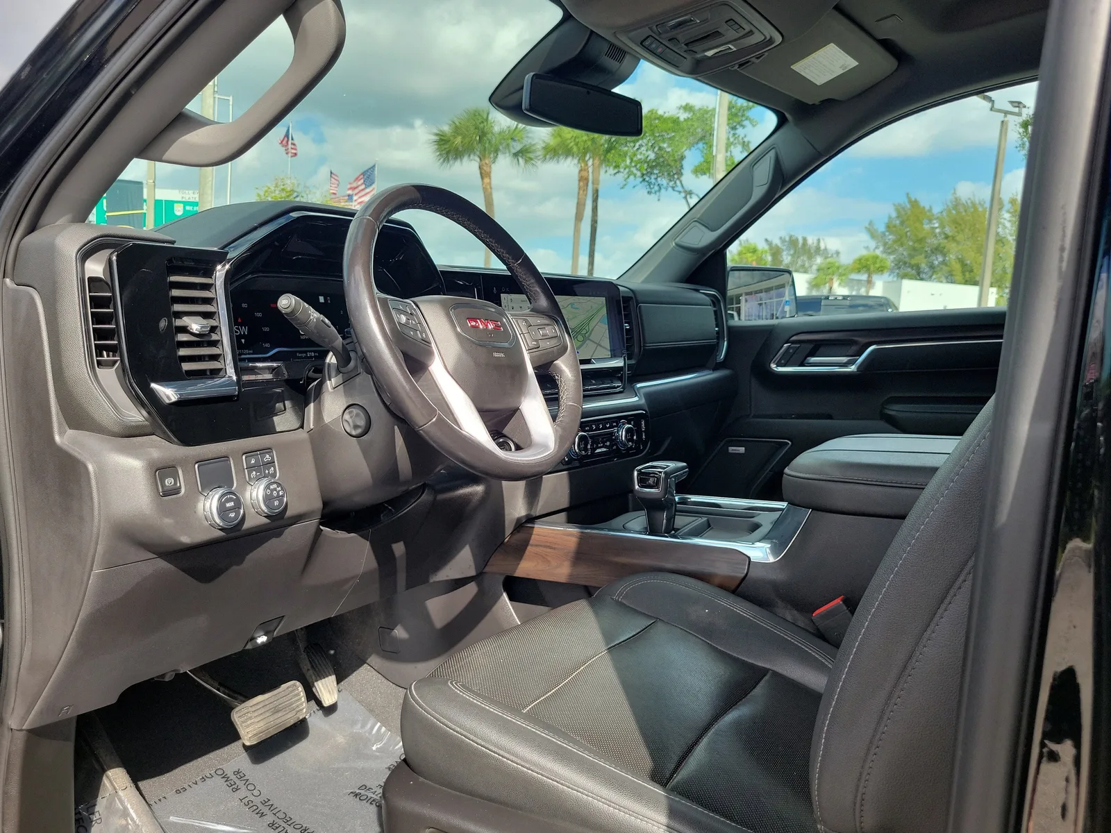 2023 GMC Sierra 1500 SLT photo 9