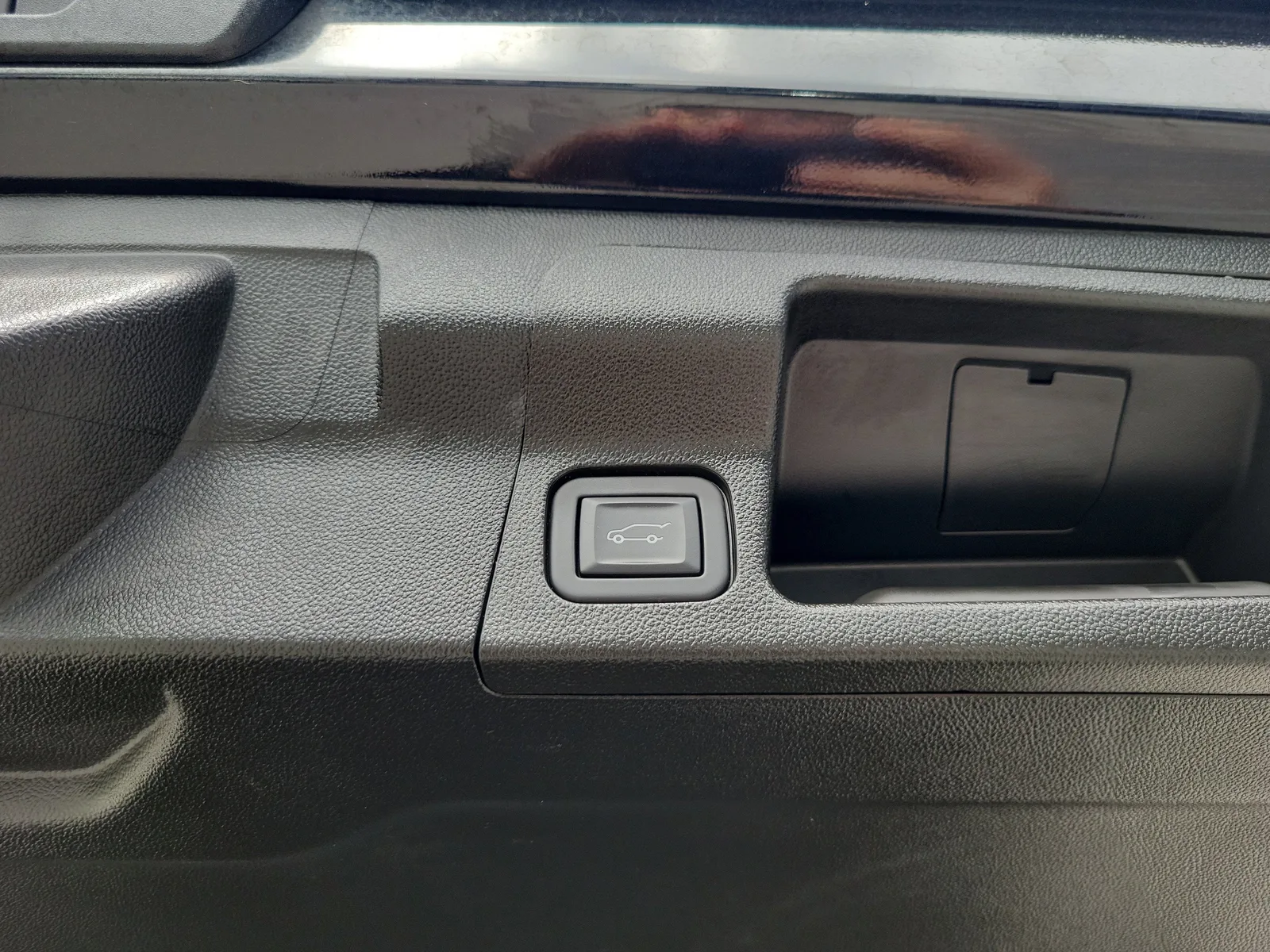 2023 GMC Acadia SLE photo 17