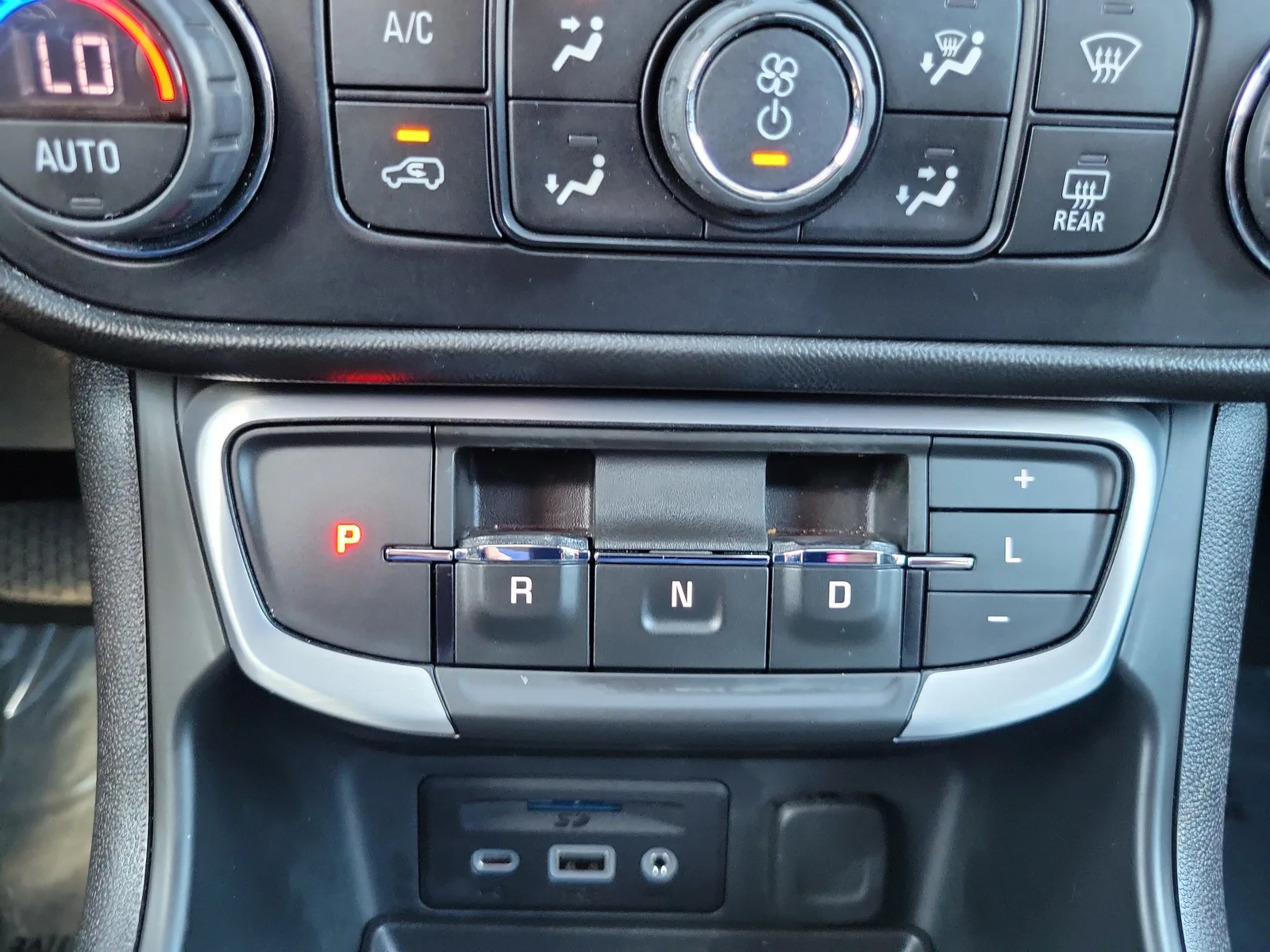 2022 GMC Terrain SLT photo 22