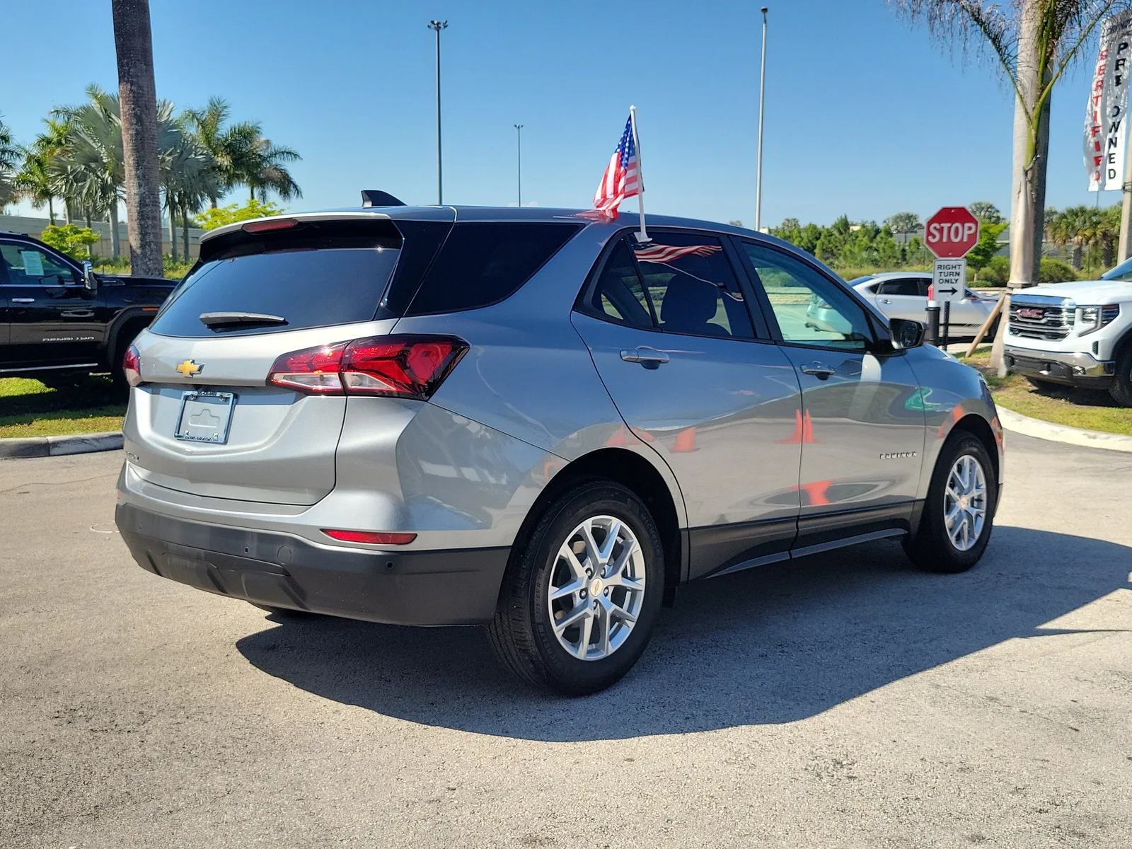 2024 Chevrolet Equinox LS photo 5