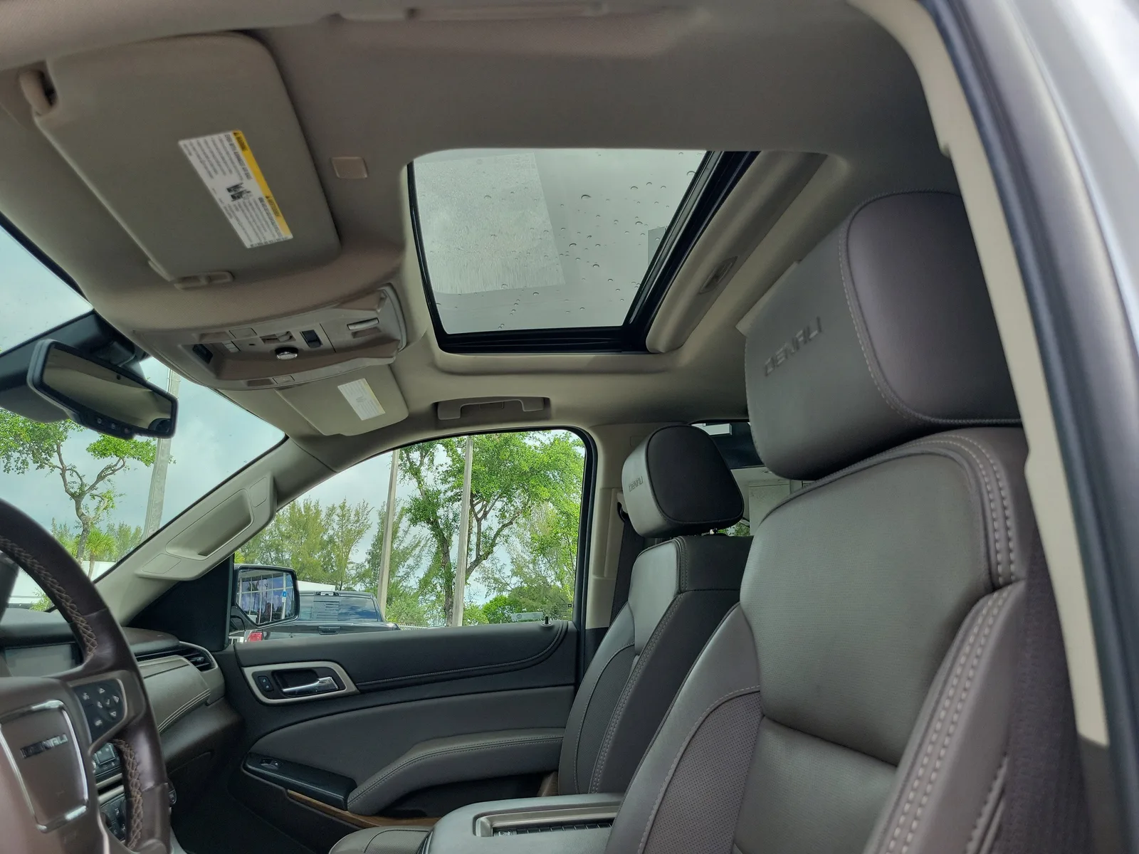 2020 GMC Yukon Denali photo 13