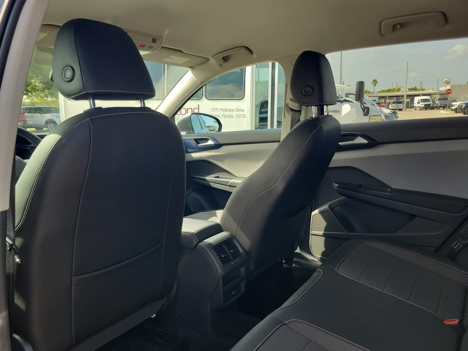 2022 Volkswagen Taos SE photo 16