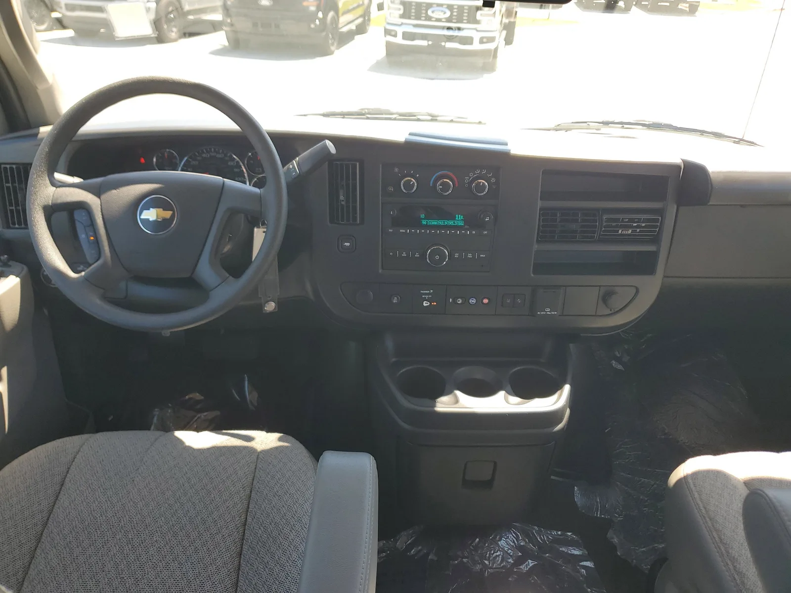 2025 Chevrolet Express Passenger LT photo 17