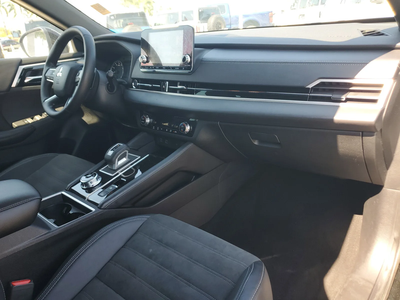 2022 Mitsubishi Outlander Black Edition photo 18