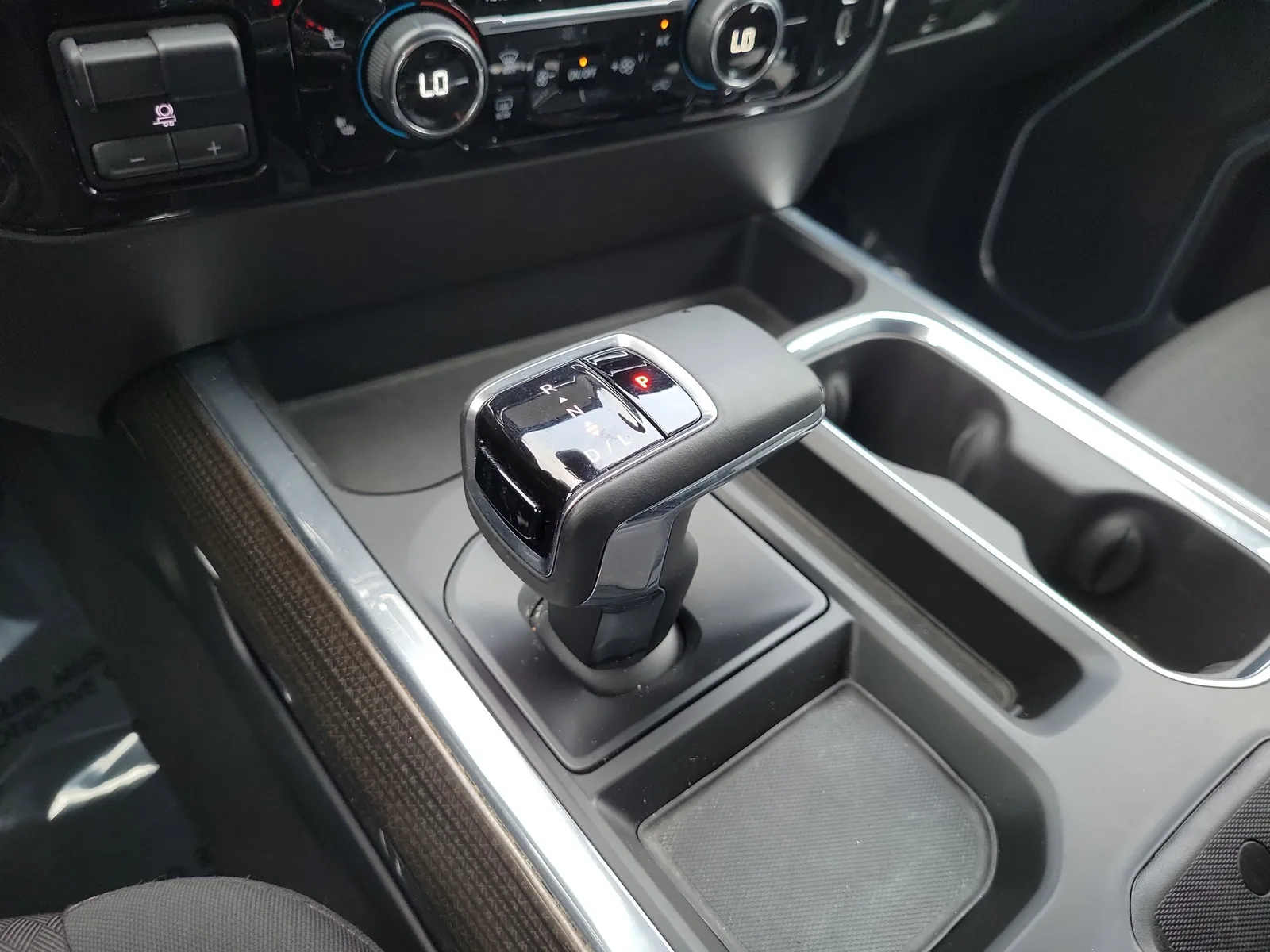2024 Chevrolet Silverado 1500 RST photo 21
