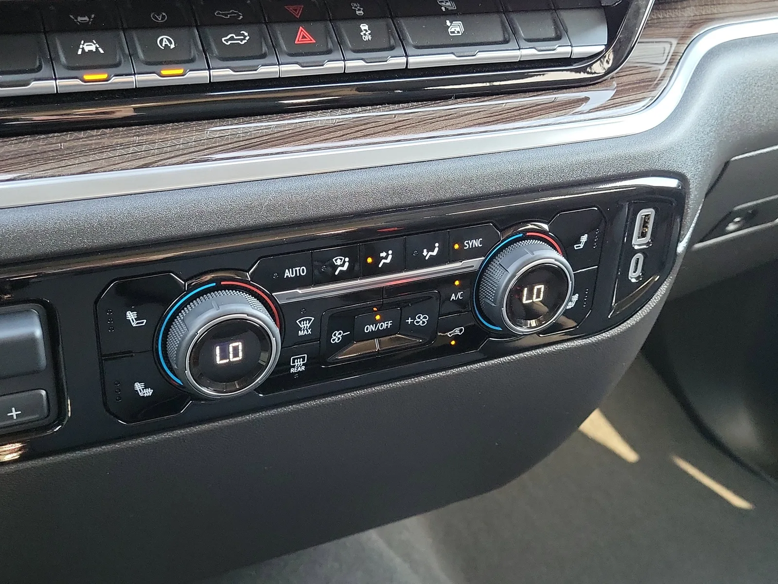 2025 Chevrolet Silverado 1500 LT photo 19