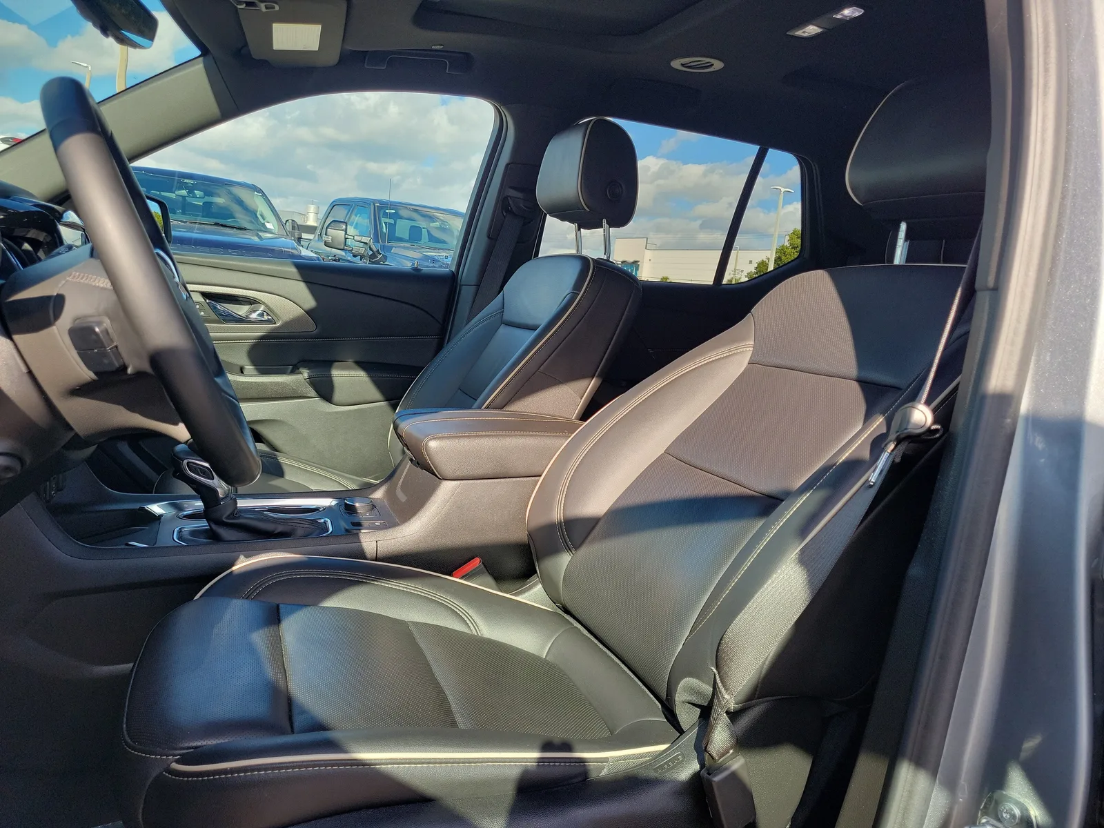 2023 Chevrolet Traverse Premier photo 12