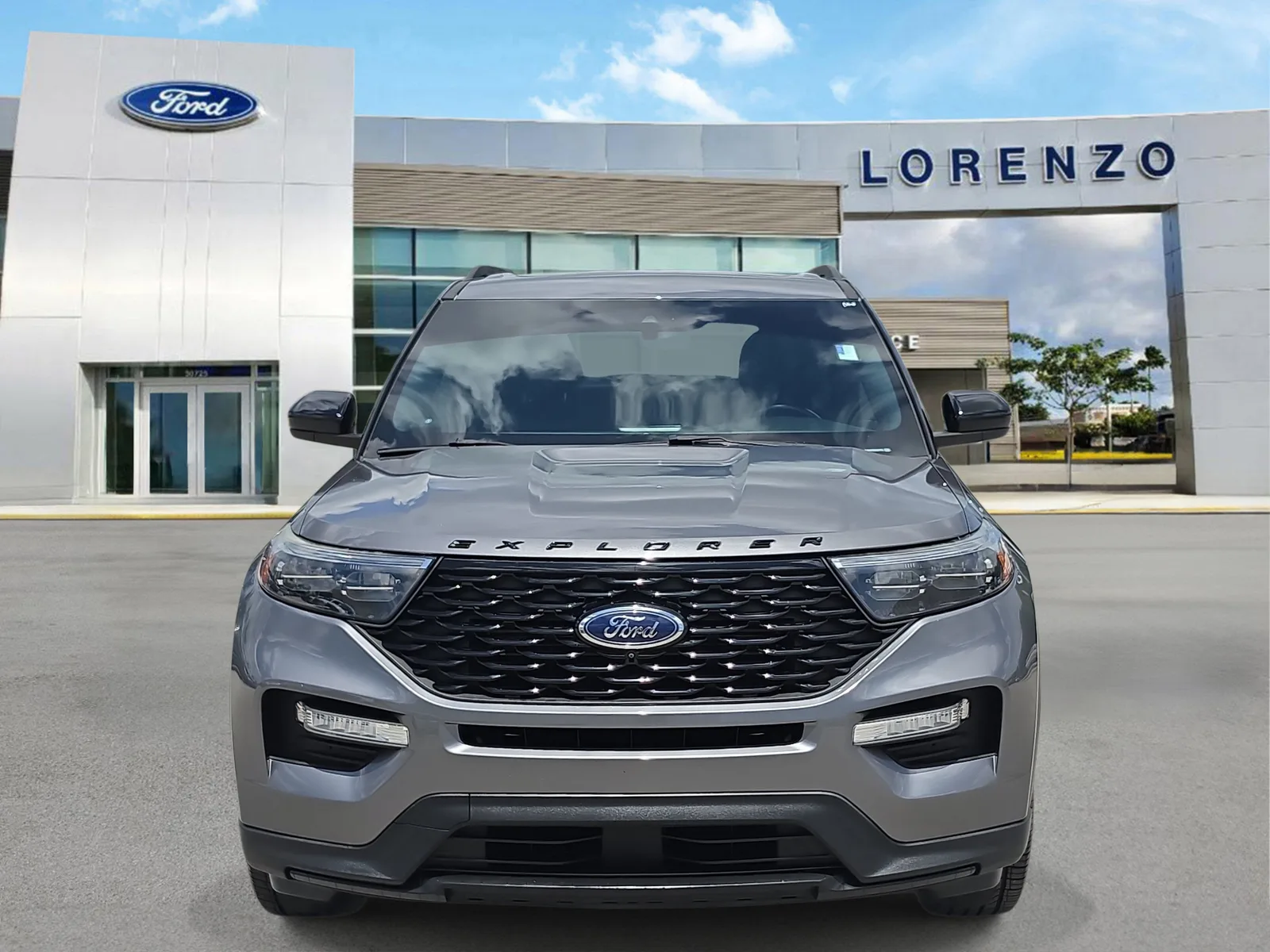 2022 Ford Explorer ST-Line photo 2