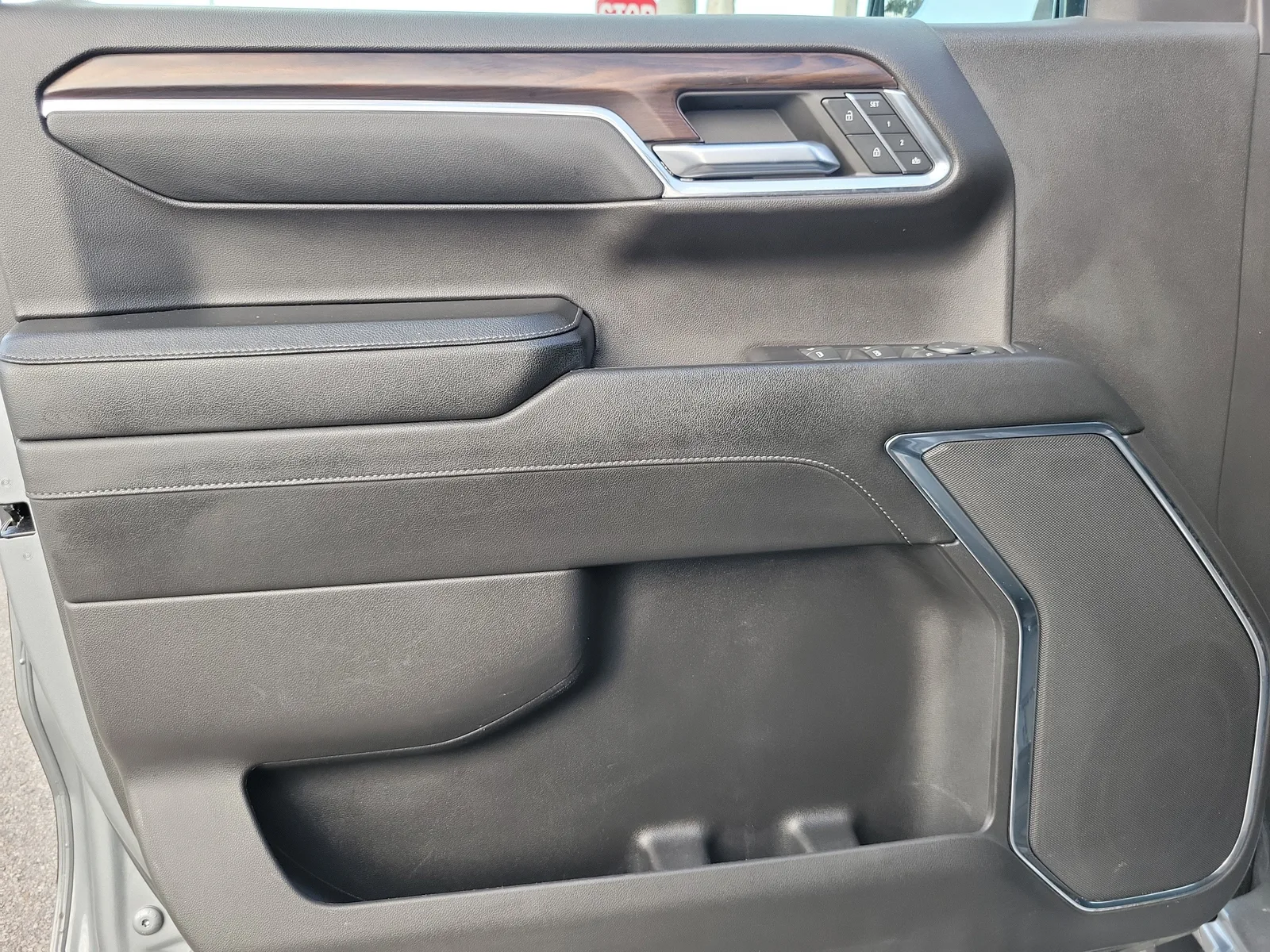 2024 GMC Sierra 1500 SLT photo 17