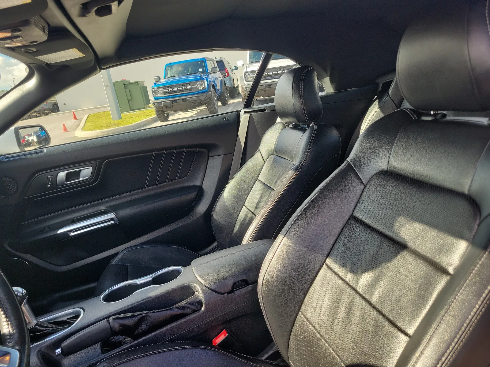 2022 Ford Mustang EcoBoost Premium photo 12