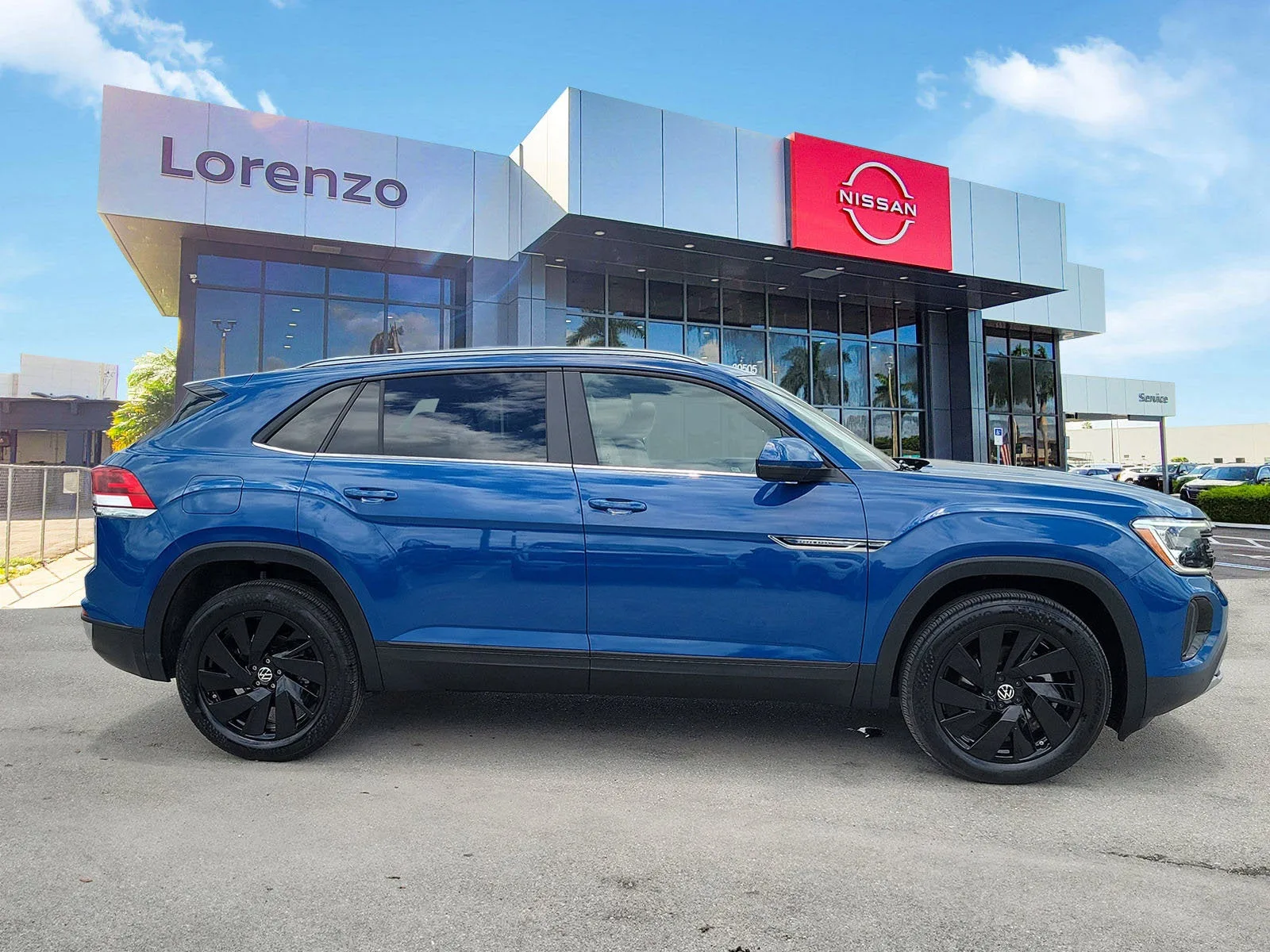 2025 Volkswagen Atlas Cross Sport 2.0T SE w/Technology photo 4