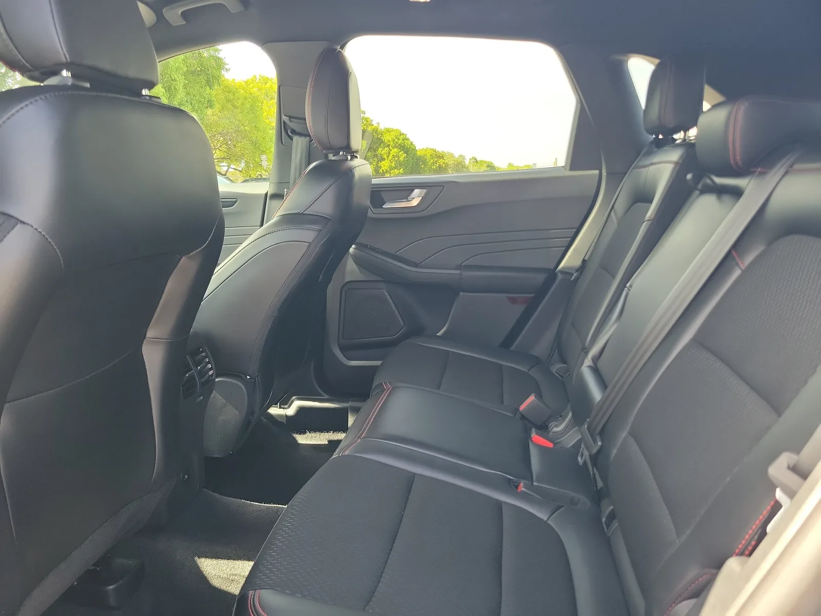 2025 Ford Escape ST-Line photo 14
