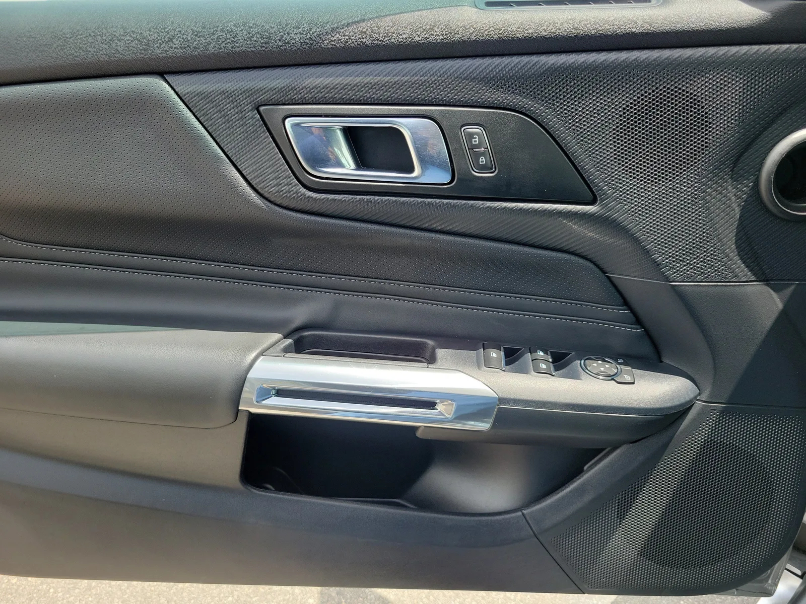 2025 Ford Mustang EcoBoost Premium photo 24