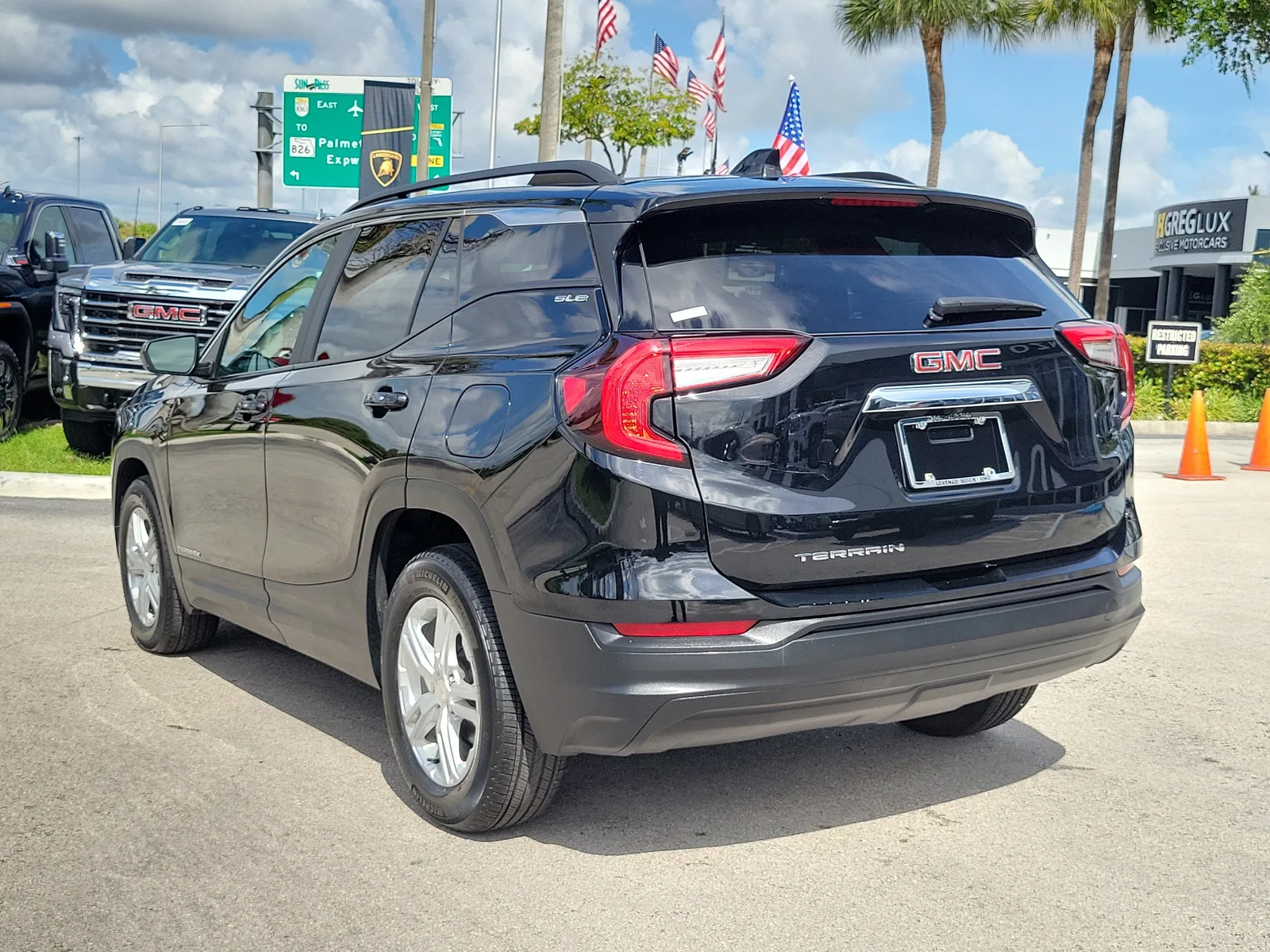 2023 GMC Terrain SLE photo 7