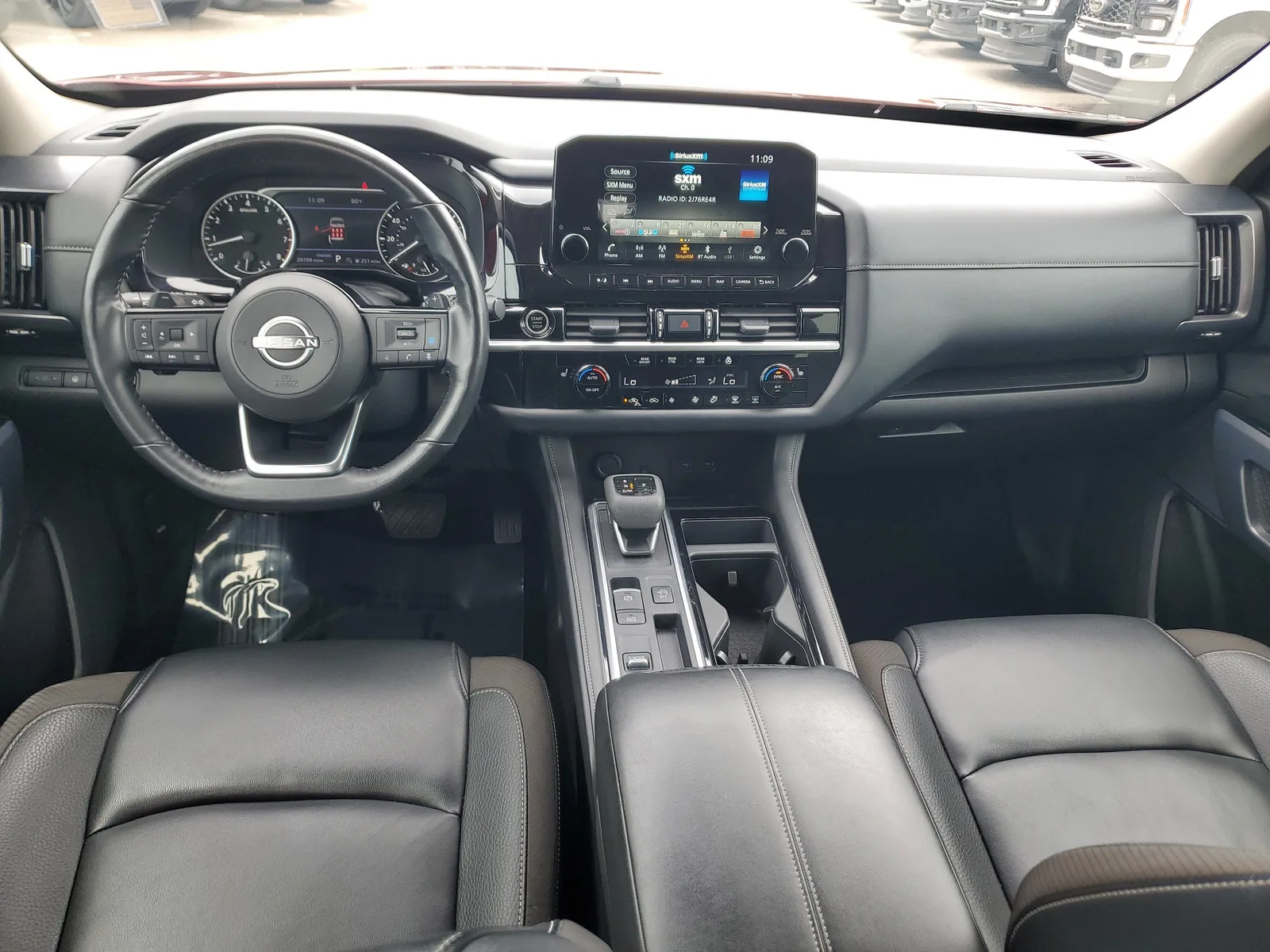2024 Nissan Pathfinder SL photo 17