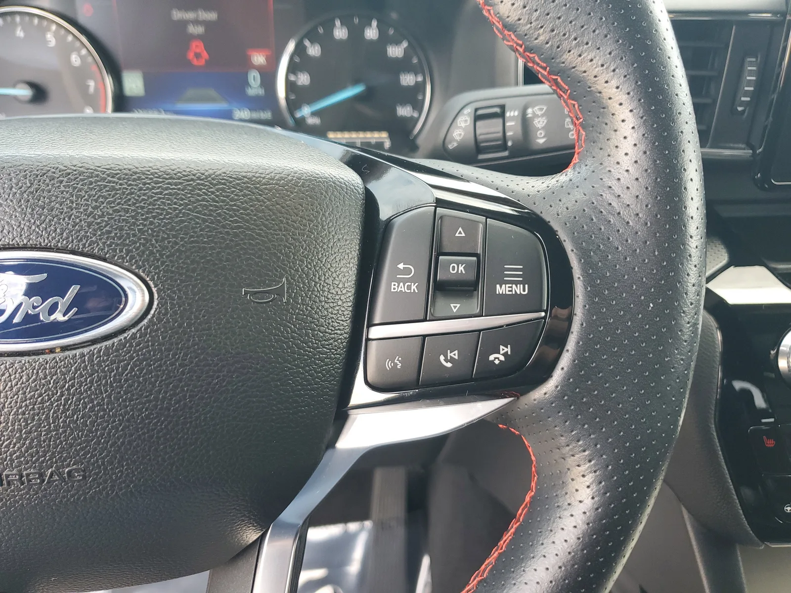 2023 Ford Explorer ST-Line photo 25