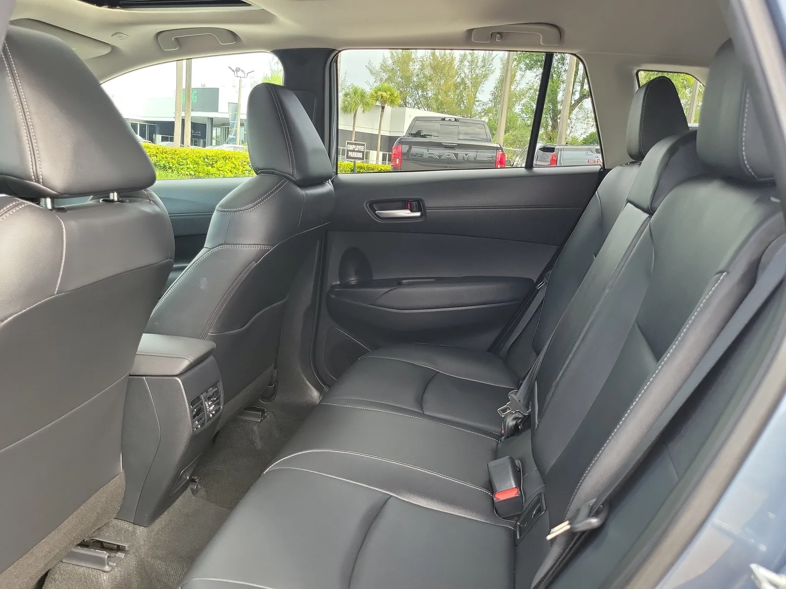 2023 Toyota Corolla Cross XLE photo 12