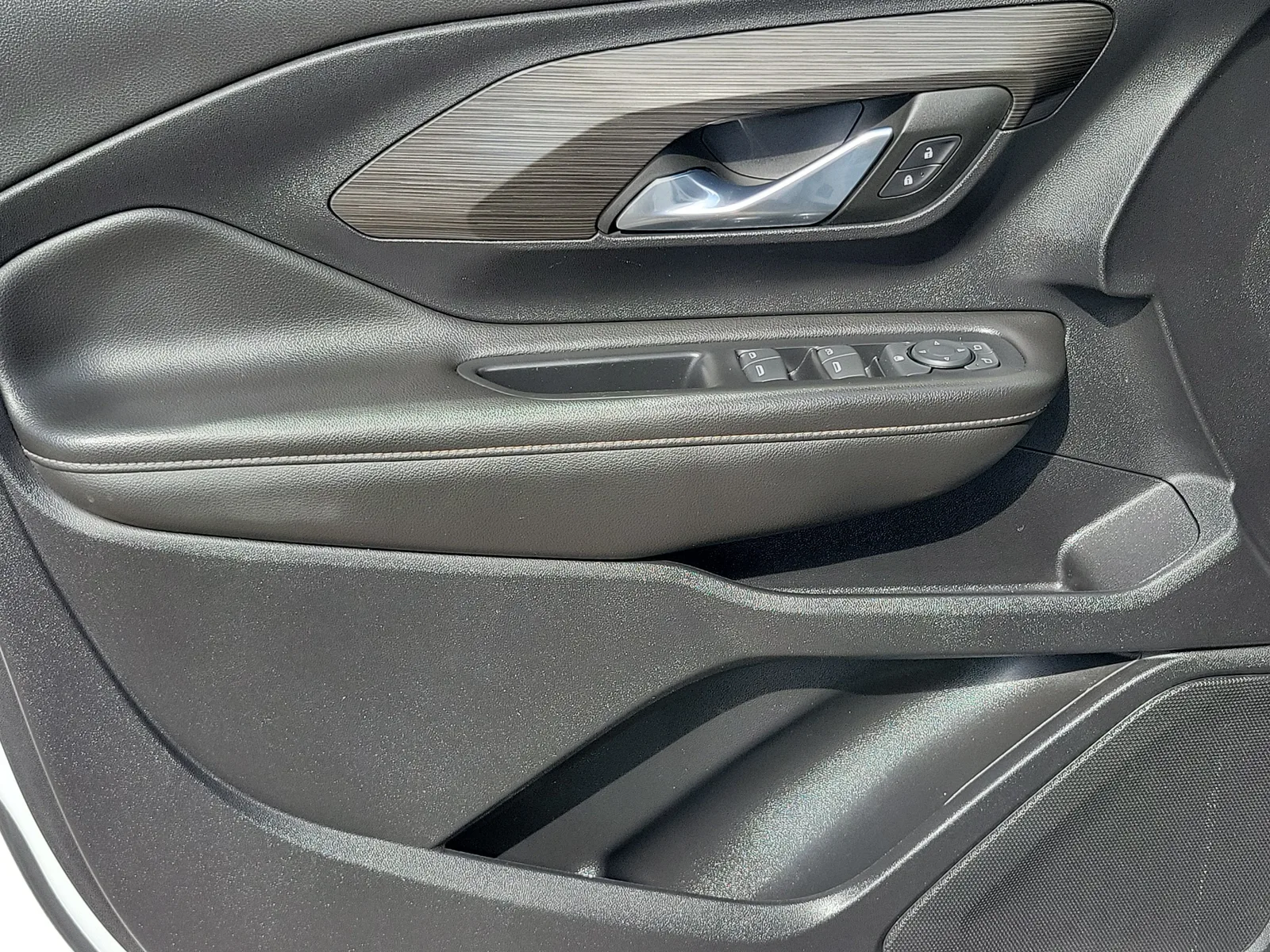 2023 GMC Terrain SLE photo 18