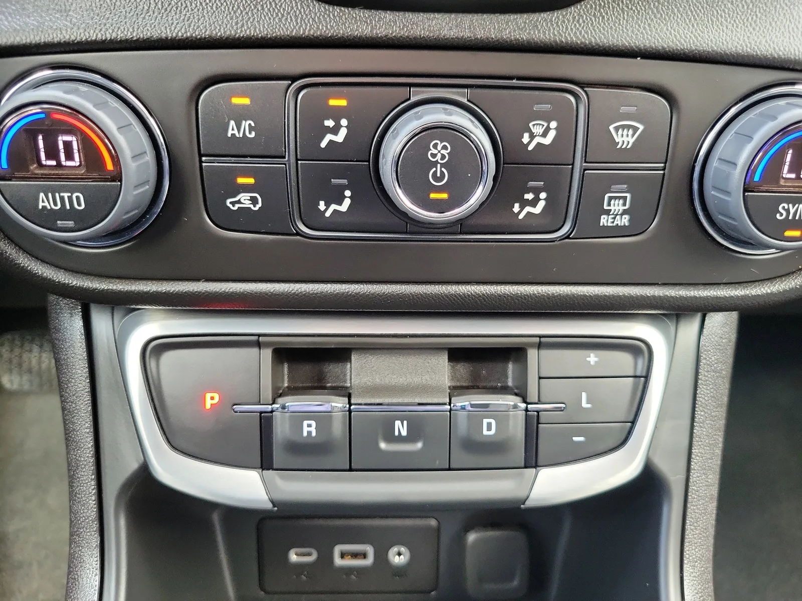 2024 GMC Terrain SLE photo 24