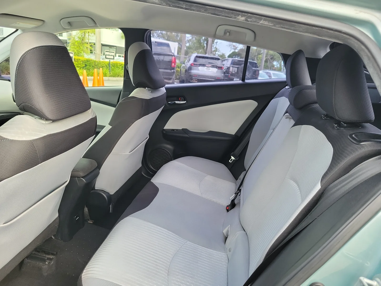2016 Toyota Prius Two photo 12