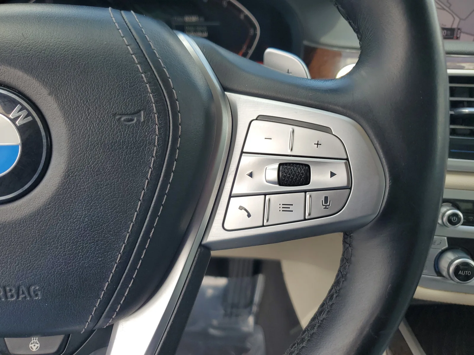 2022 BMW 7 Series 740i photo 22