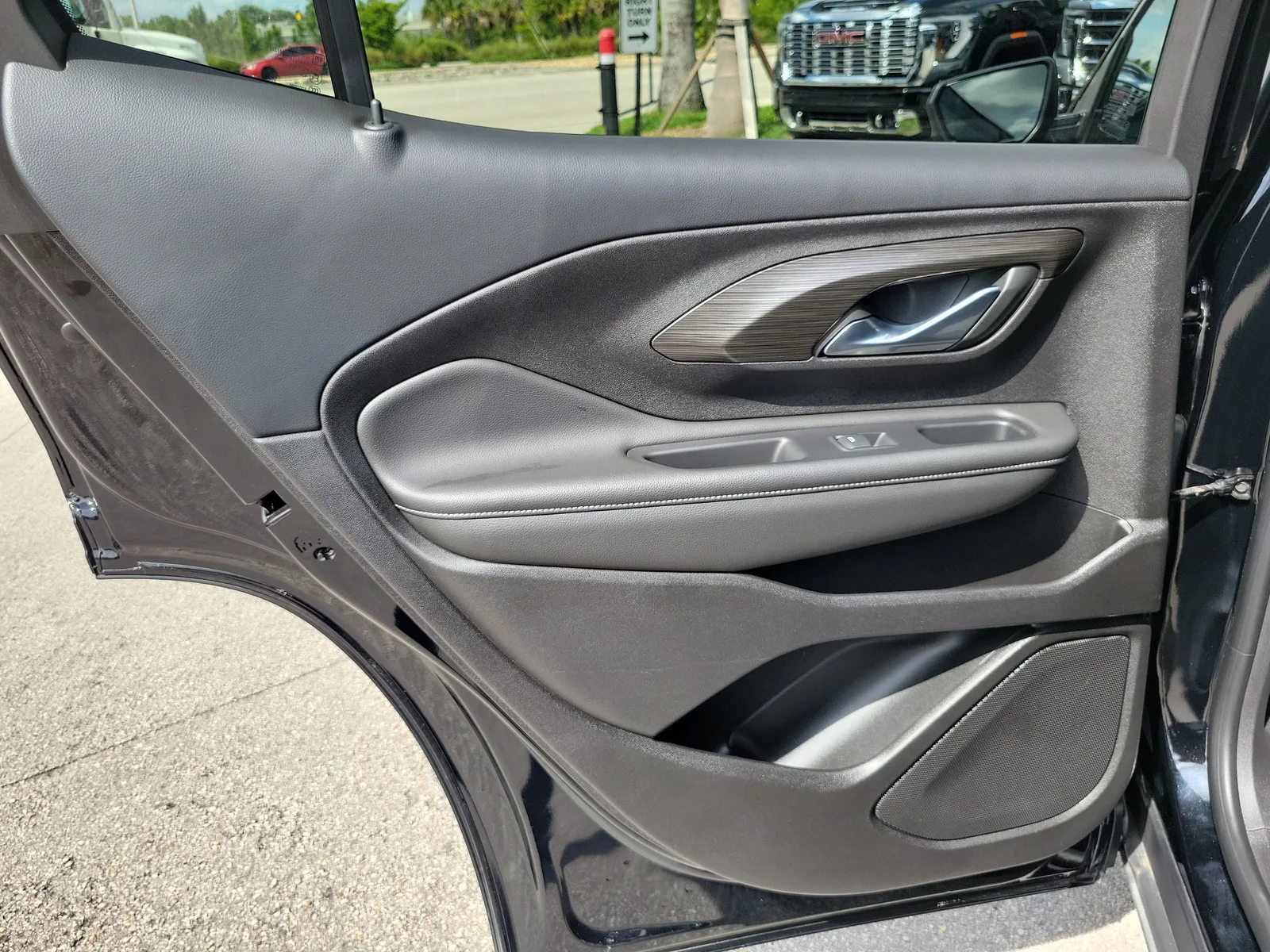2023 GMC Terrain SLE photo 26
