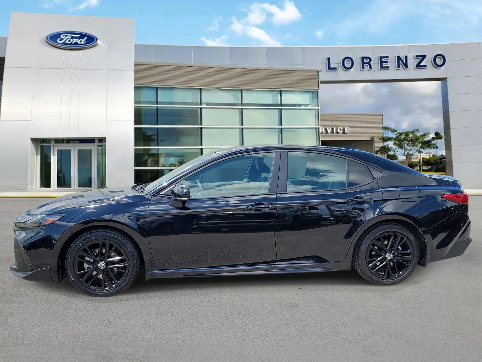 2026 Toyota Camry SE photo 8