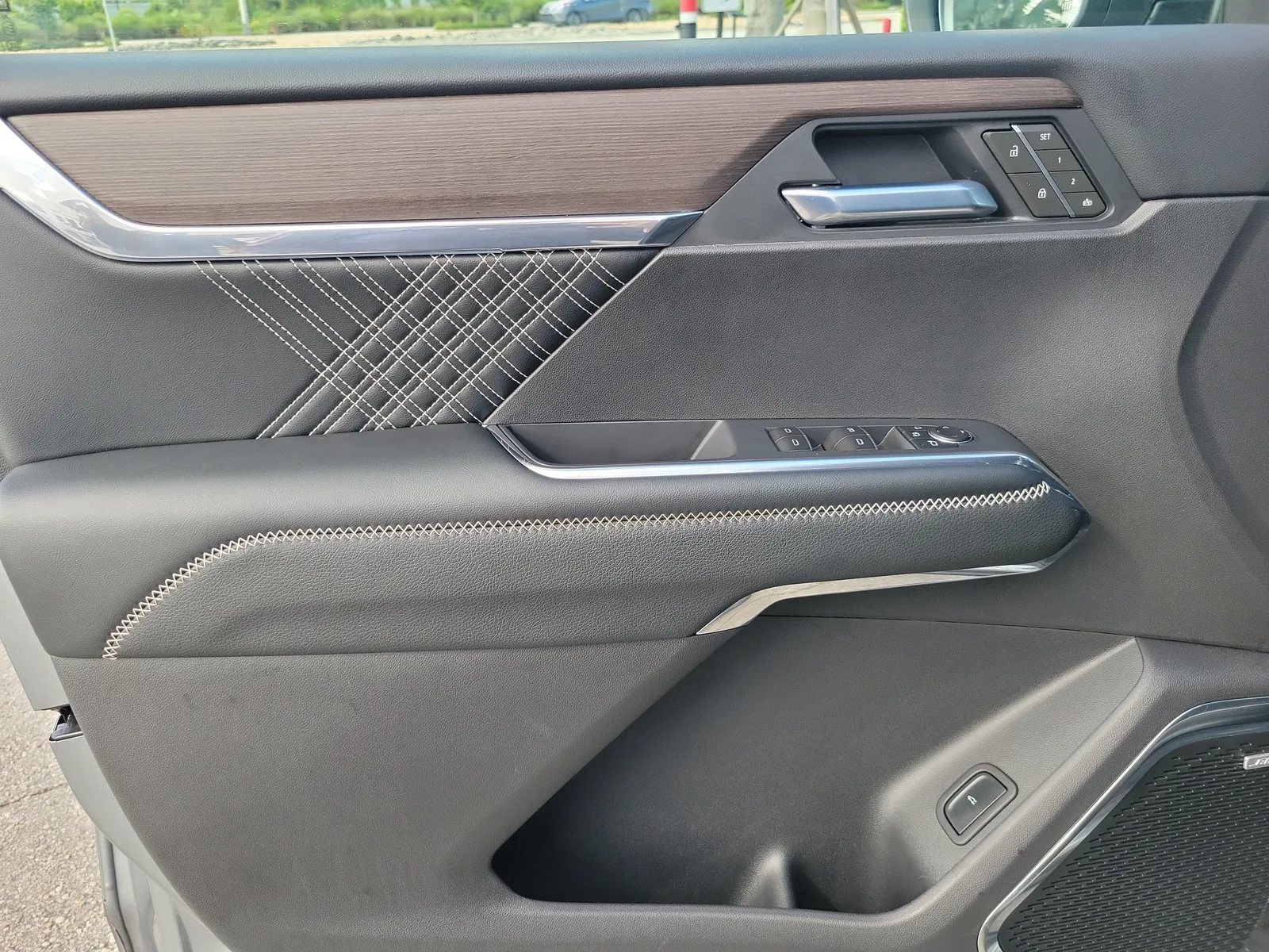 2025 GMC Acadia Denali photo 24