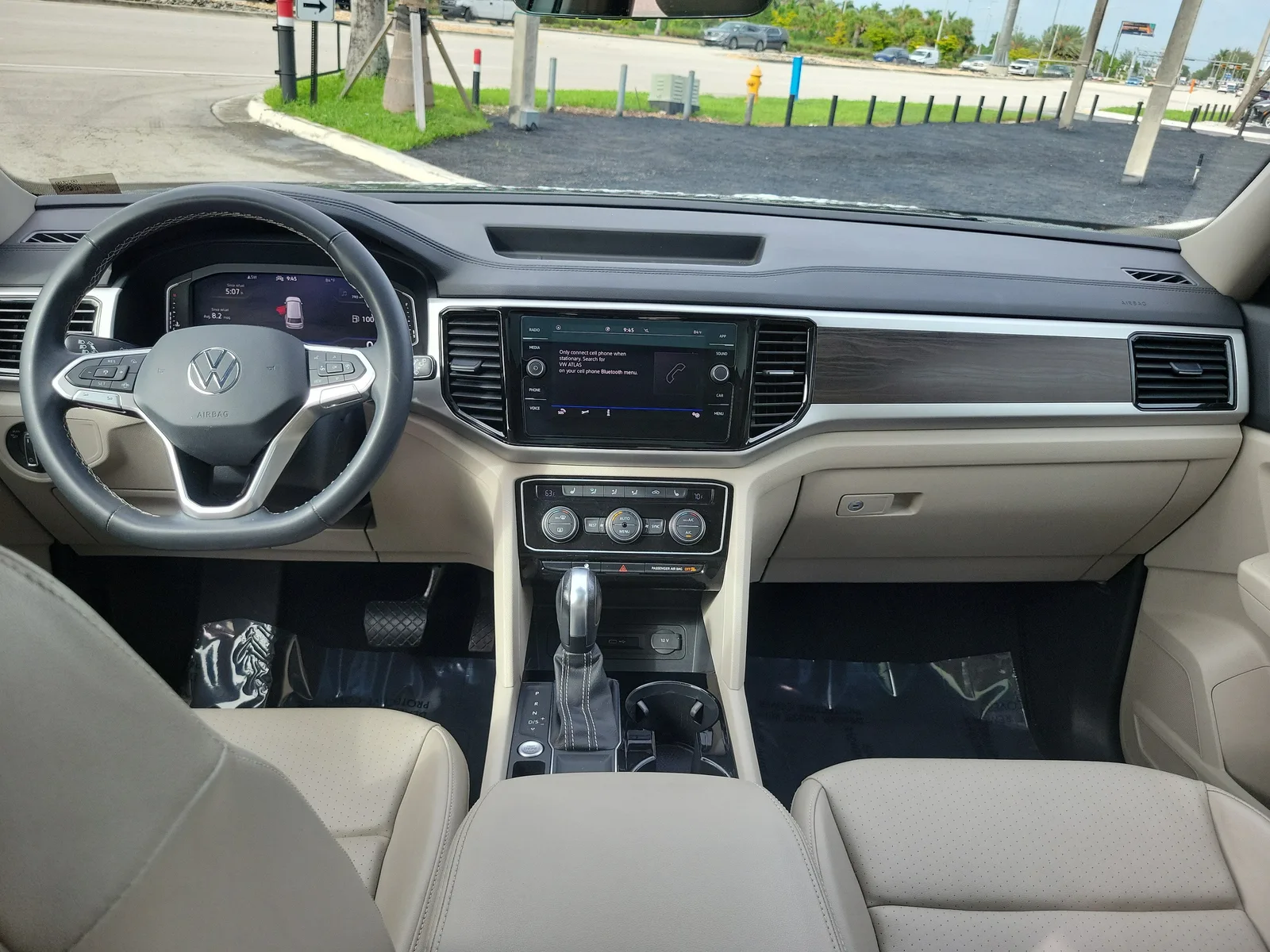 2022 Volkswagen Atlas 3.6L V6 SE w/Technology photo 18