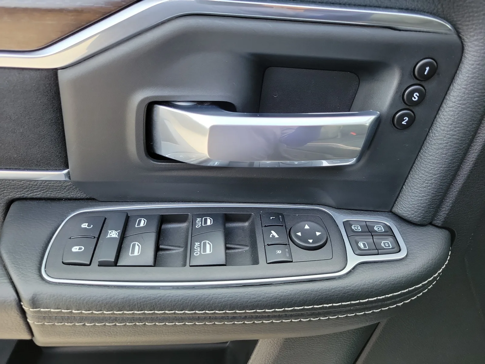 2024 RAM 2500 Laramie 4WD Diesel photo 26